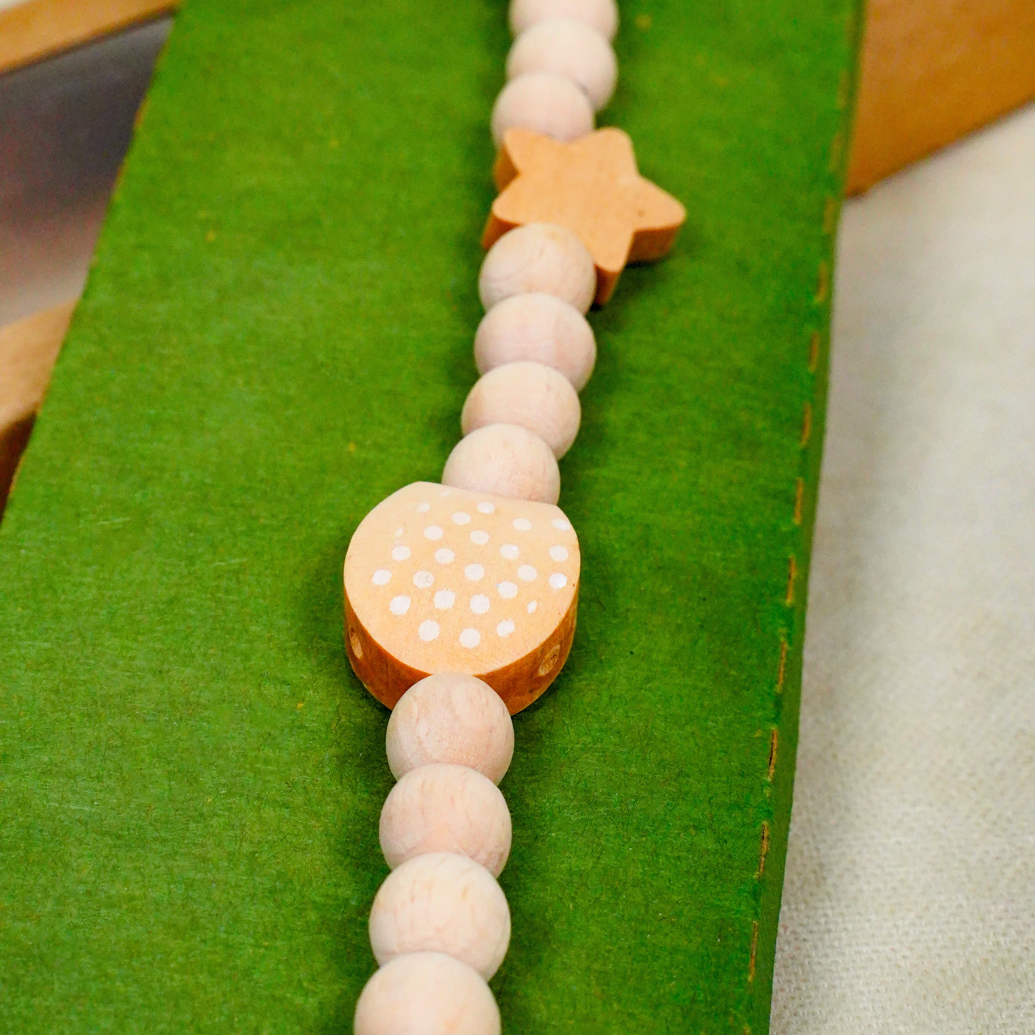 Lora Bliss Unisex Emzik Tutacağı – Ahşap Boncuklu  (1 Adet Karışık Model) - Emzik