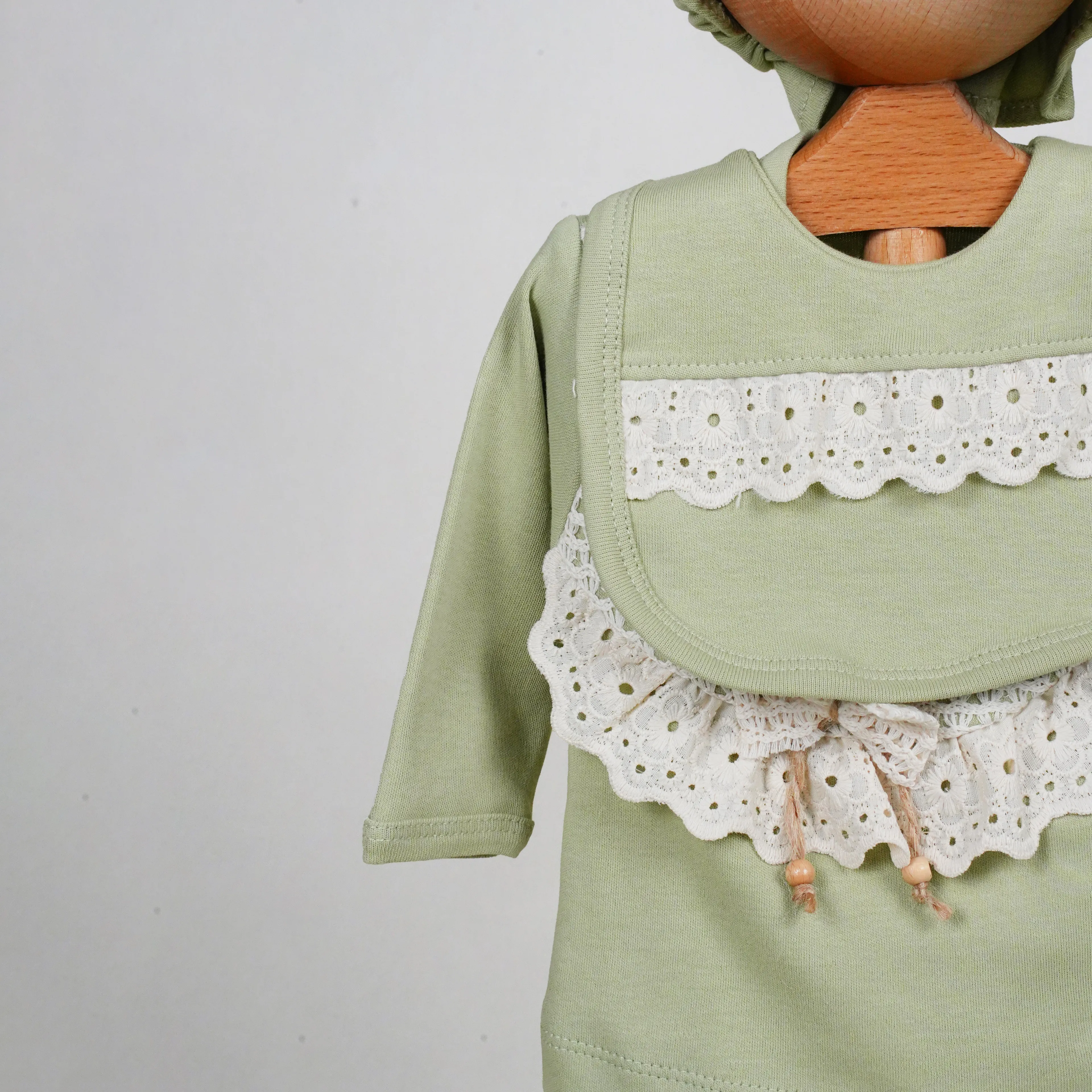 Lora Bliss Kız Amelia Dantel Detaylı 5’li Bebek Seti | Şapka, Üst, Alt, Eldiven, Önlük - Beyaz- Yeşil
