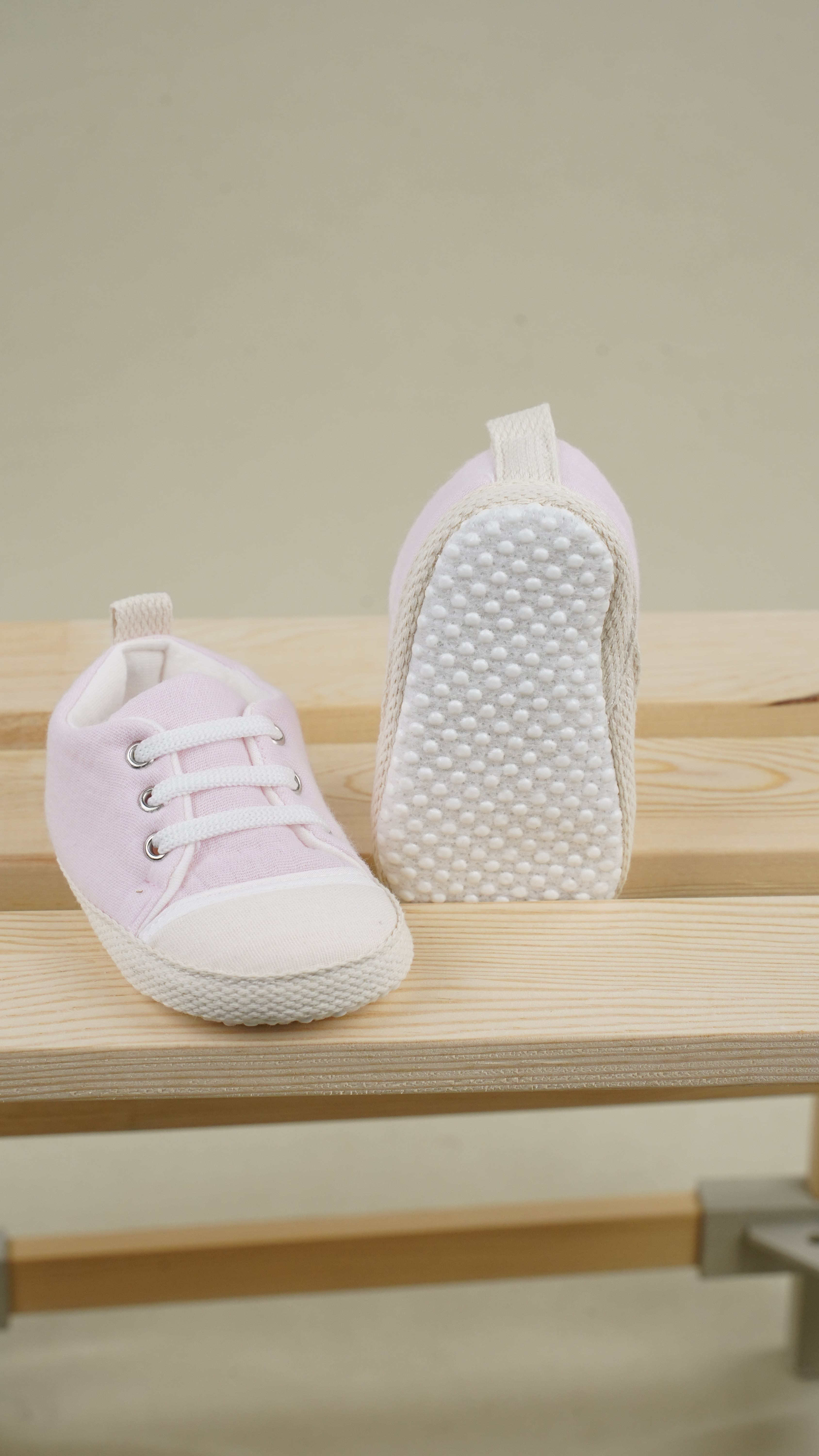 Lora Bliss 3 Bağcıklı Müslin Kumaş Unisex Kısa Patik – 18-19 Numara