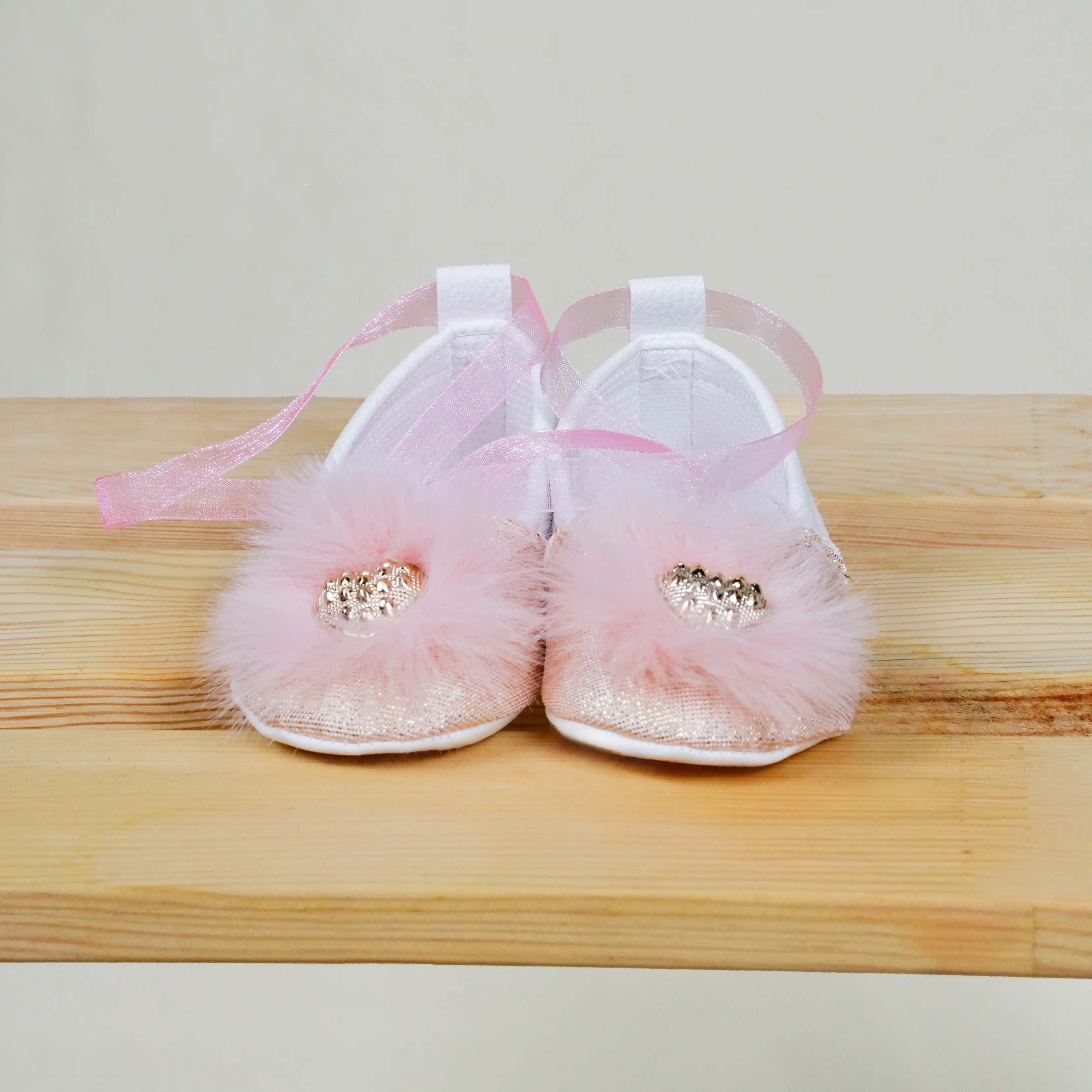 Lora Bliss Kız Bebek Tüylü Taç Detaylı Patik | Kurdele Bağlamalı - Pembe