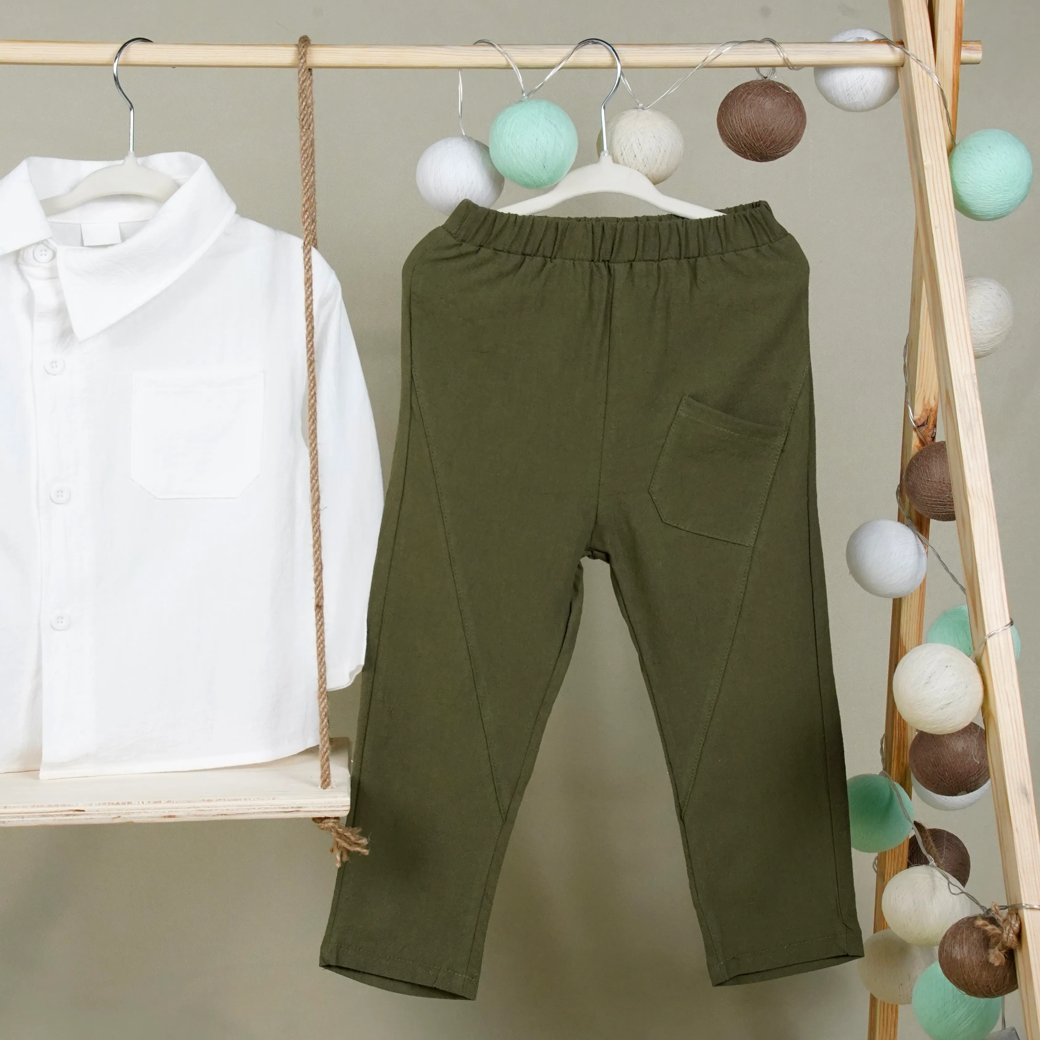 Lora Bliss Erkek Çocuk Beyaz Gömlek ve Yeşil Pantolon Takım