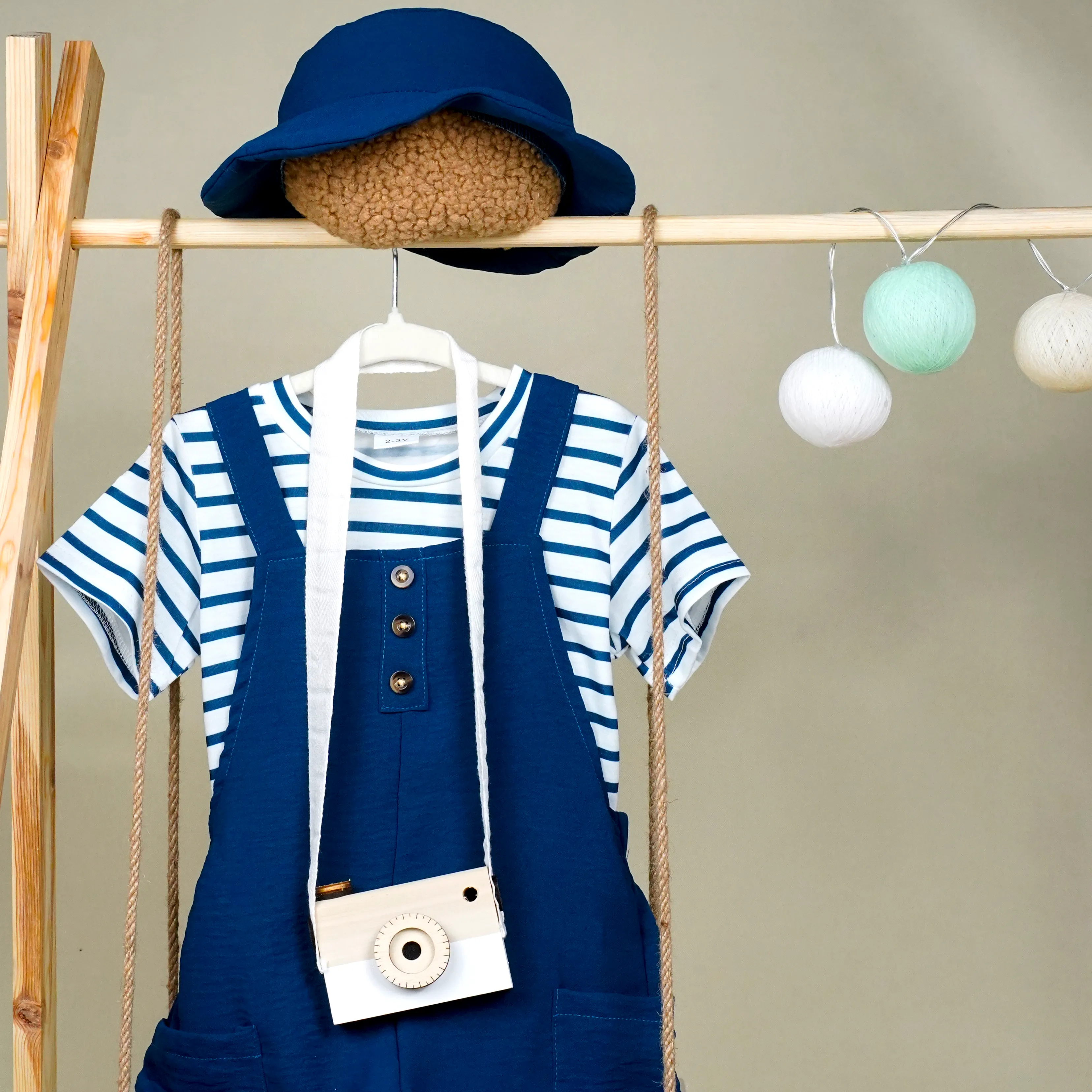 Lora Bliss Erkek Çocuk Çizgili Tişört ve Koyu Mavi Bahçıvan Pantolon