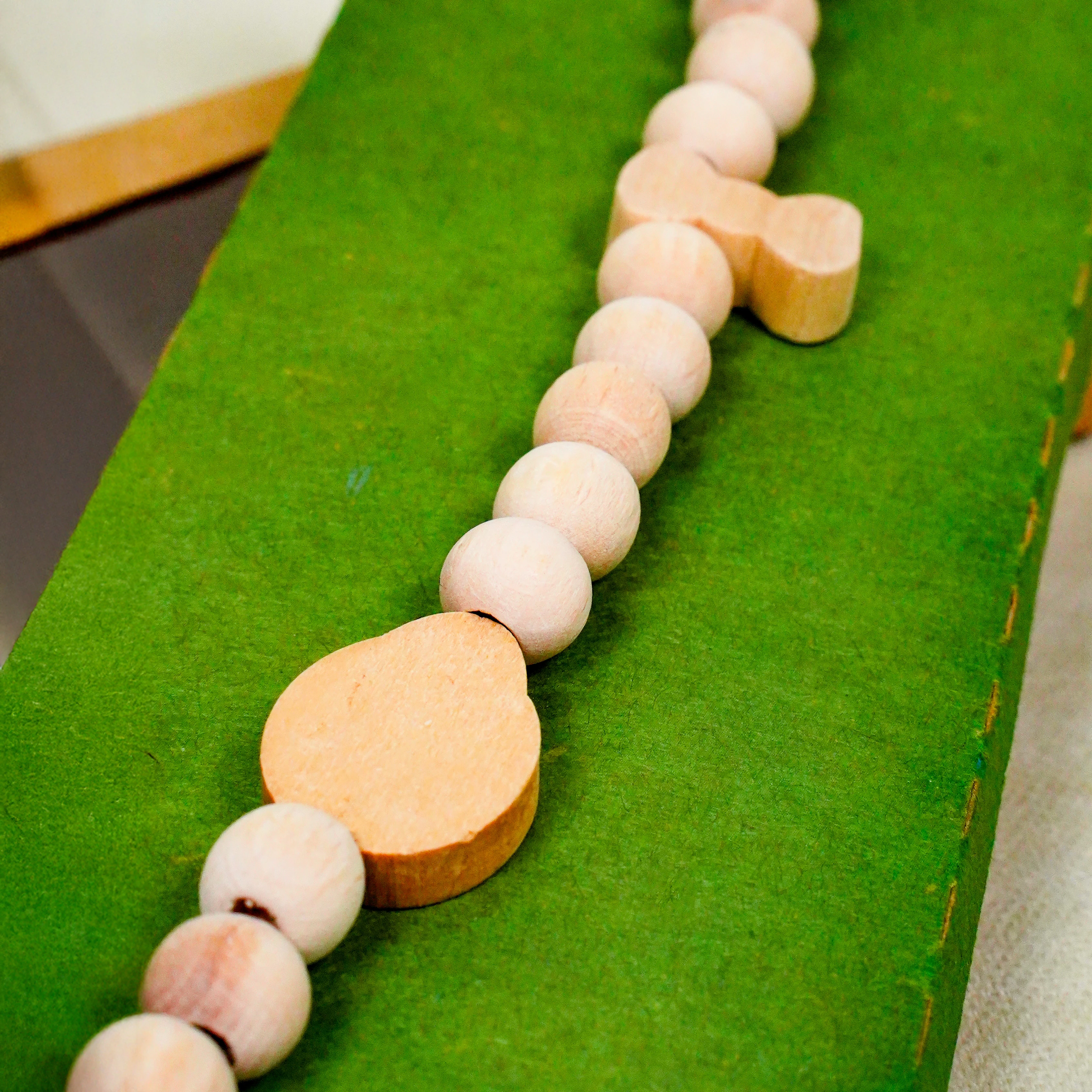 Lora Bliss Unisex Emzik Tutacağı – Ahşap Boncuklu  (1 Adet Karışık Model) - Yıldız