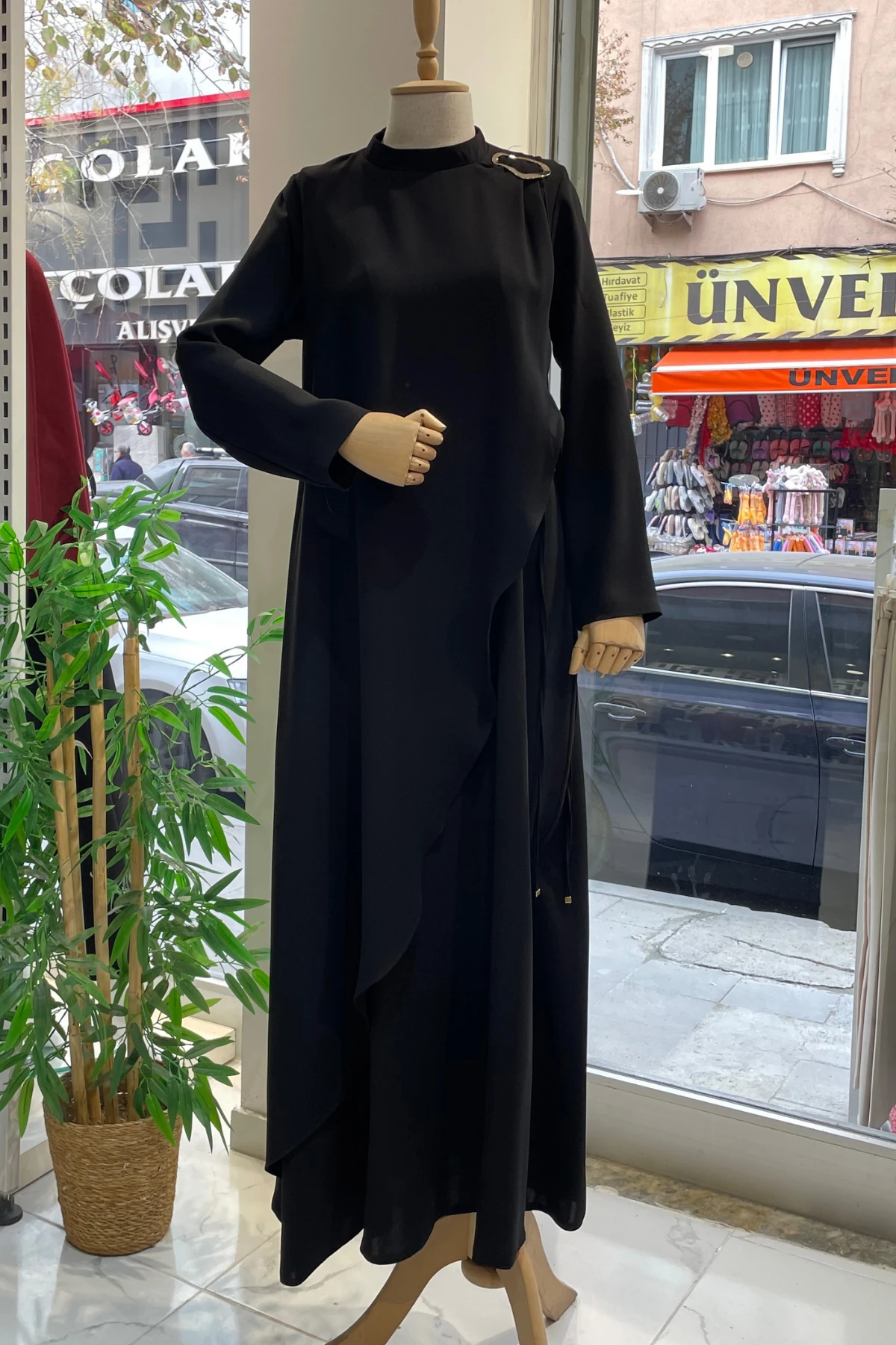 Toka Detaylı Elbise - Siyah