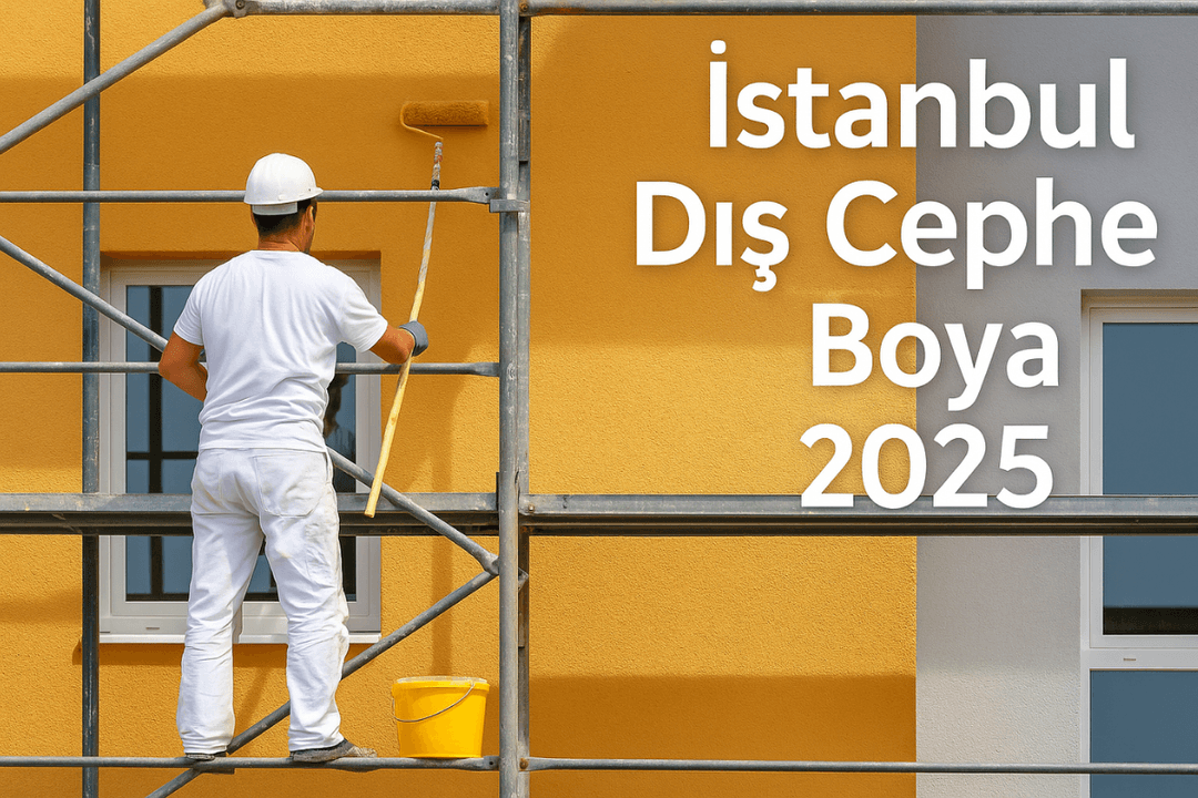 İstanbul’da dış cephe boyama işlemi için kurulan iskele üzerinde çalışan profesyonel boya ustası. 