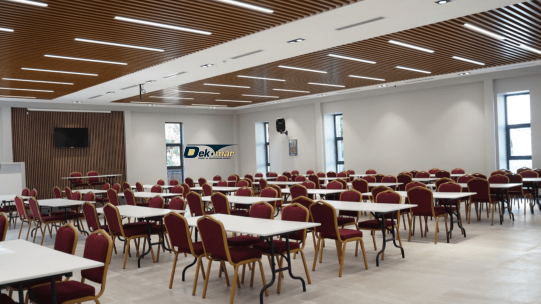 Baffle tavanların kullanım alanları ve avantajları hakkında detaylı bilgi. Ofis, AVM, okul gibi modern yapılar için ideal çözümler. 