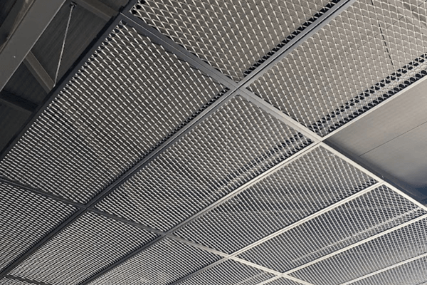 Metal mesh asma tavan modelleri | Estetik, dayanıklı ve havalandırma dostu tavan sistemleri | Ofis, AVM ve endüstriyel alanlar için ideal.