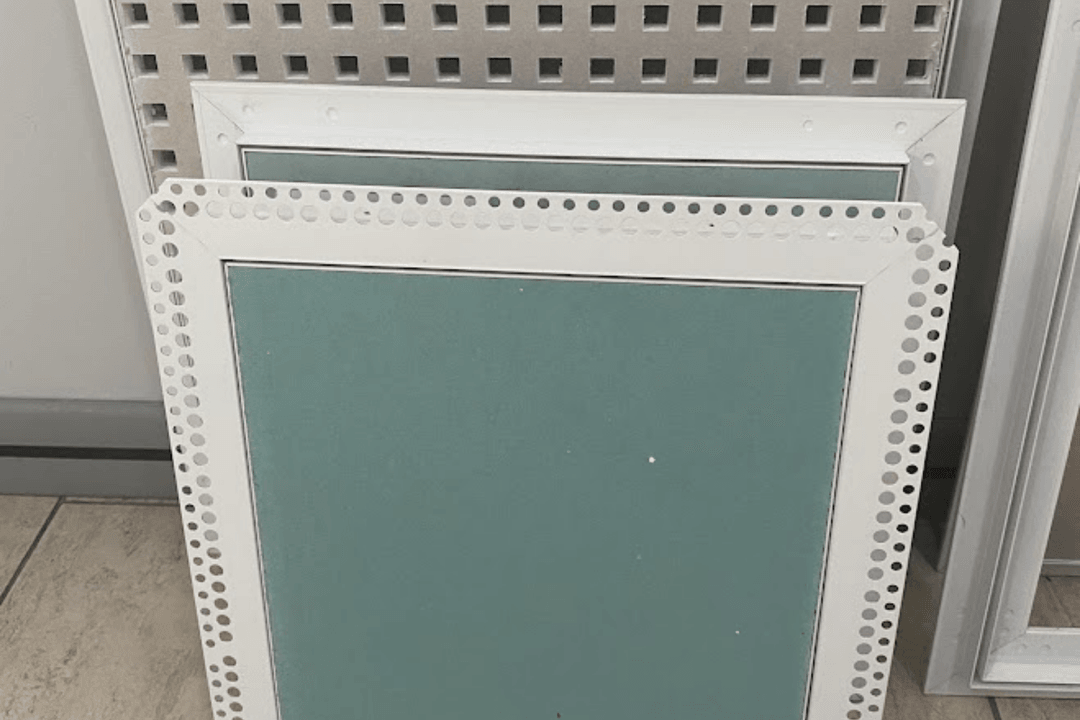 Alçıpan sistemlerde tesisat erişimini kolaylaştıran müdahale kapakları ile kırmadan, hızlı ve estetik bakım çözümleri elde edin. 