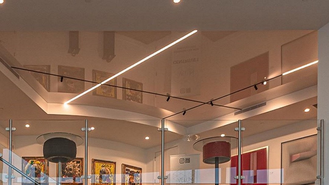 LED Aydınlatmalı Gergi Tavan – Mekânlarınıza derinlik ve aydınlık katan, modern tasarımlı LED destekli gergi tavan modelleri ile şık ortamlar yaratın.