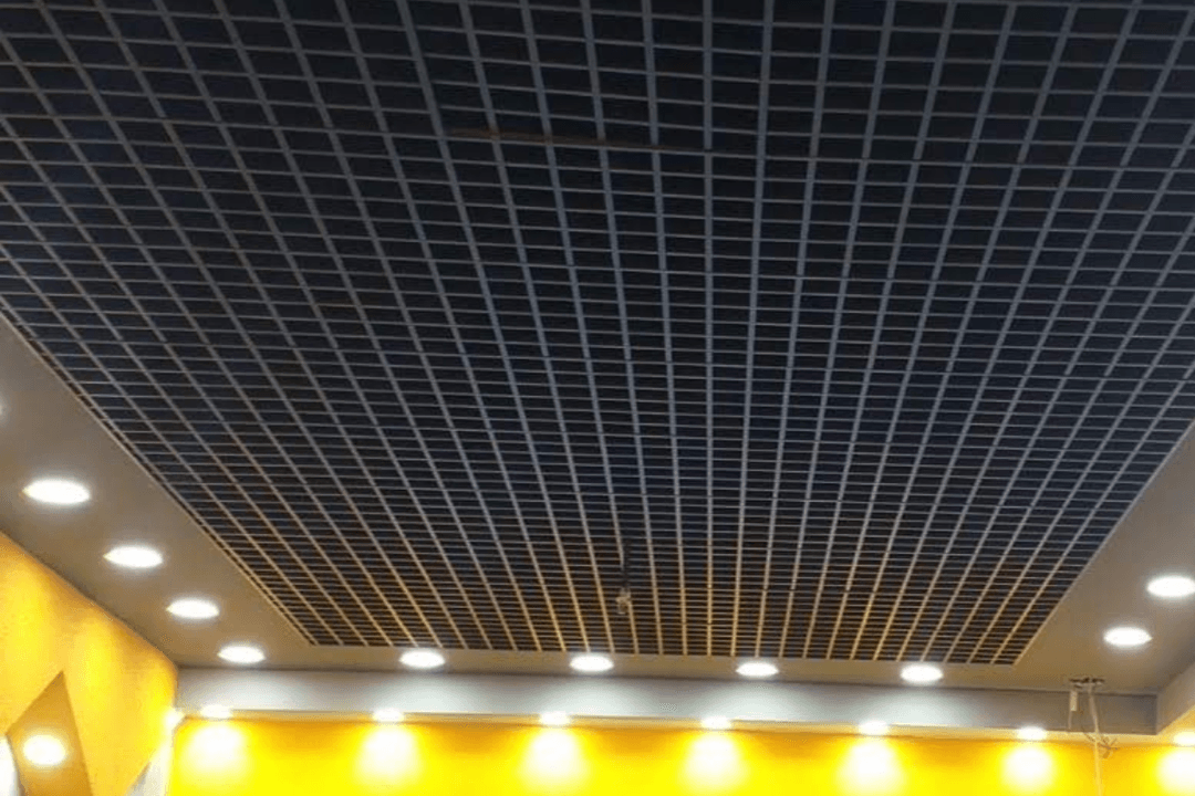 Dekoratif mimari için dayanıklı, estetik ve uzun ömürlü petek tavan malzemeleri ile modern iç mekan tasarımları oluşturun. 