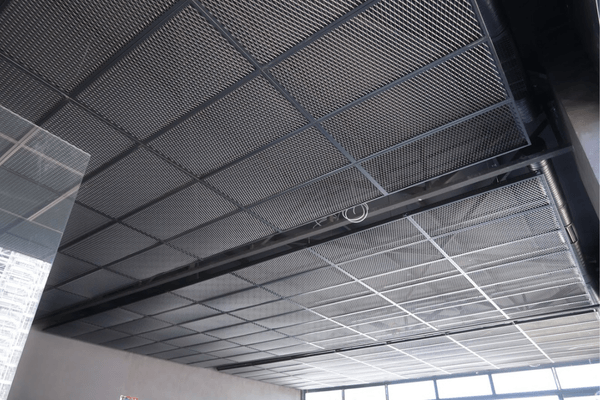 Mesh metal asma tavan modelleri | Şık, dayanıklı ve havalandırma dostu tavan çözümleri | Ofis, AVM ve sanayi alanları için ideal.