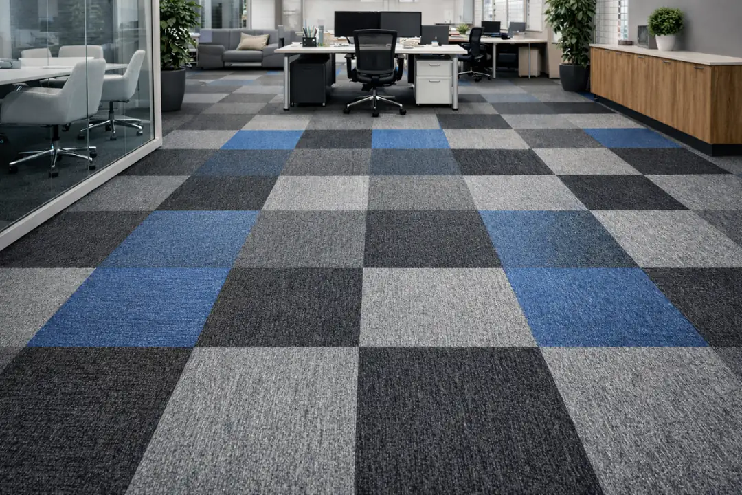 Ofis zemin kaplamasında kullanılan karo halı sistemi&nbsp;