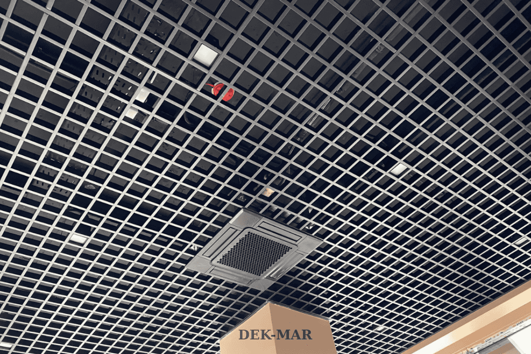 Hazır montajlı 600x600 kare petek panel uygulama aşamaları – montajdan tamamlanmış görünüme. 