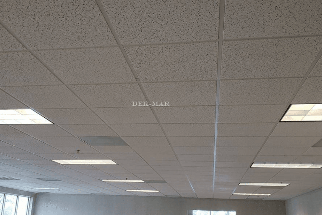 Silivri’de ofis ve okul projelerinde tercih edilen akustik yalıtımlı taşyünü asma tavan çözümleriyle sessiz mekânlar yaratın. 