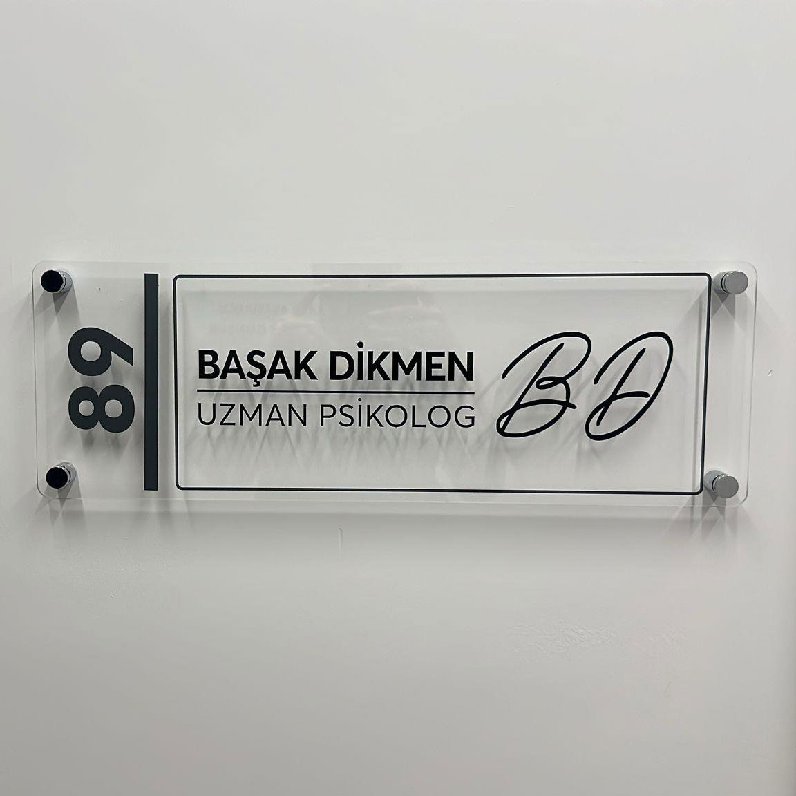 Şeffaf Pleksi Ofis Tabelası