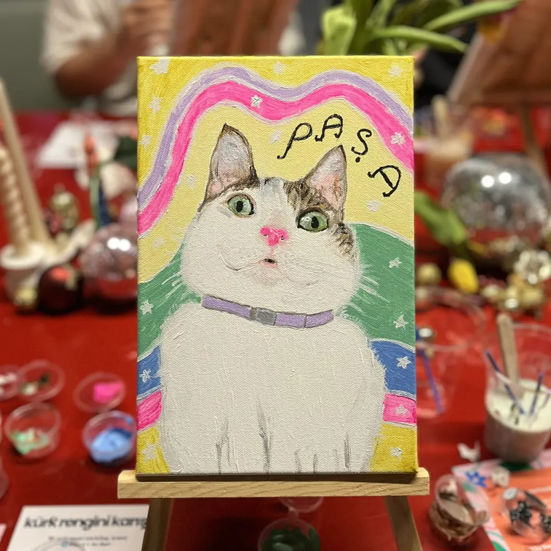 ''Hiç resim yapamadığımı düşünen bana Aleyna dokuşu şoku oldu :) ömür boyu saklayacağım Paşa portresini o kadar keyifli bir atmosferde çizdik ki :) Böyle bir etkinliğin var olması çok büyük şans.''