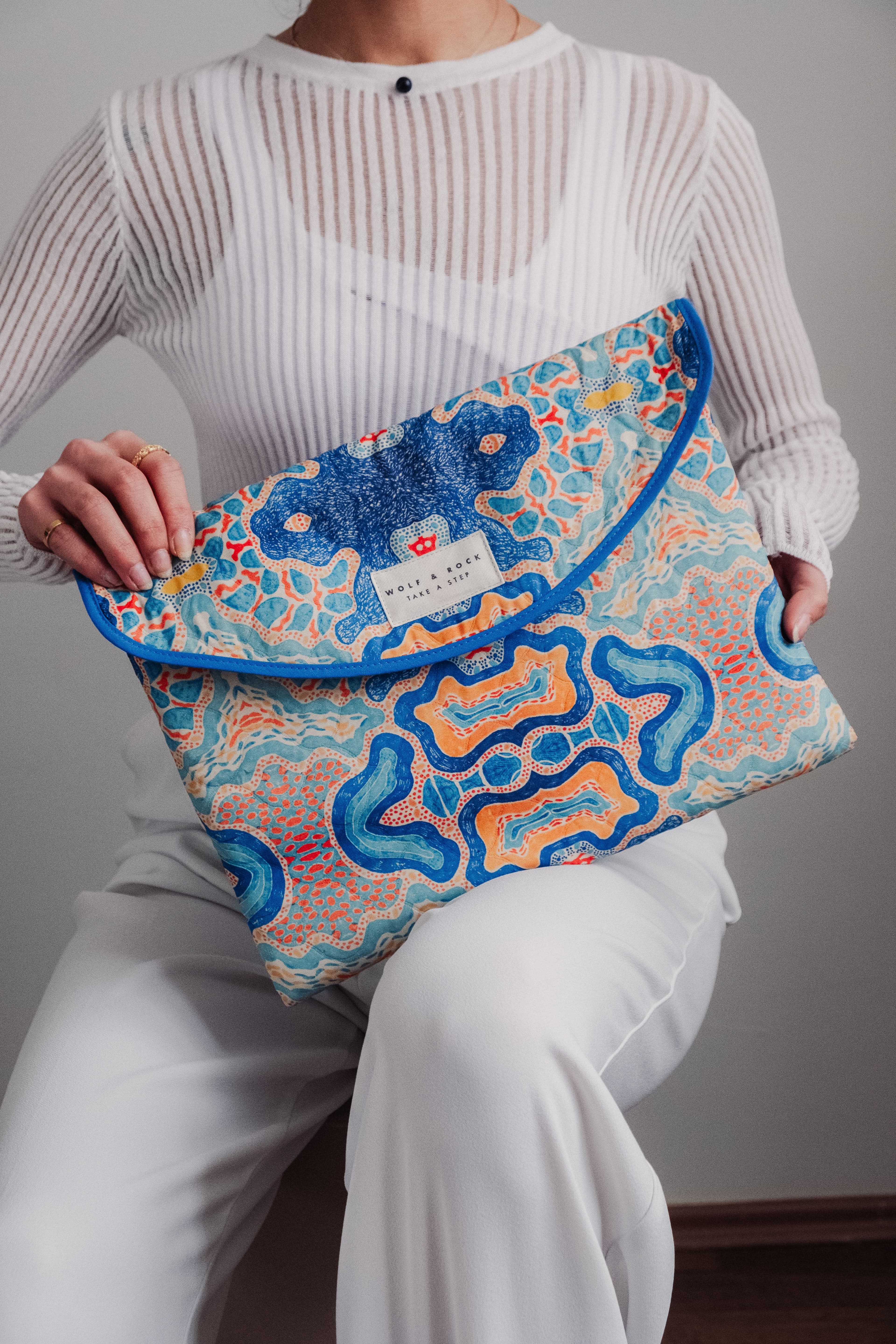 Paloma Blue - Wolf&Rock Mavi Desenli Notebook/Tablet Kılıfı 13''-14''-15'' Uyumlu - 15"-15.6"