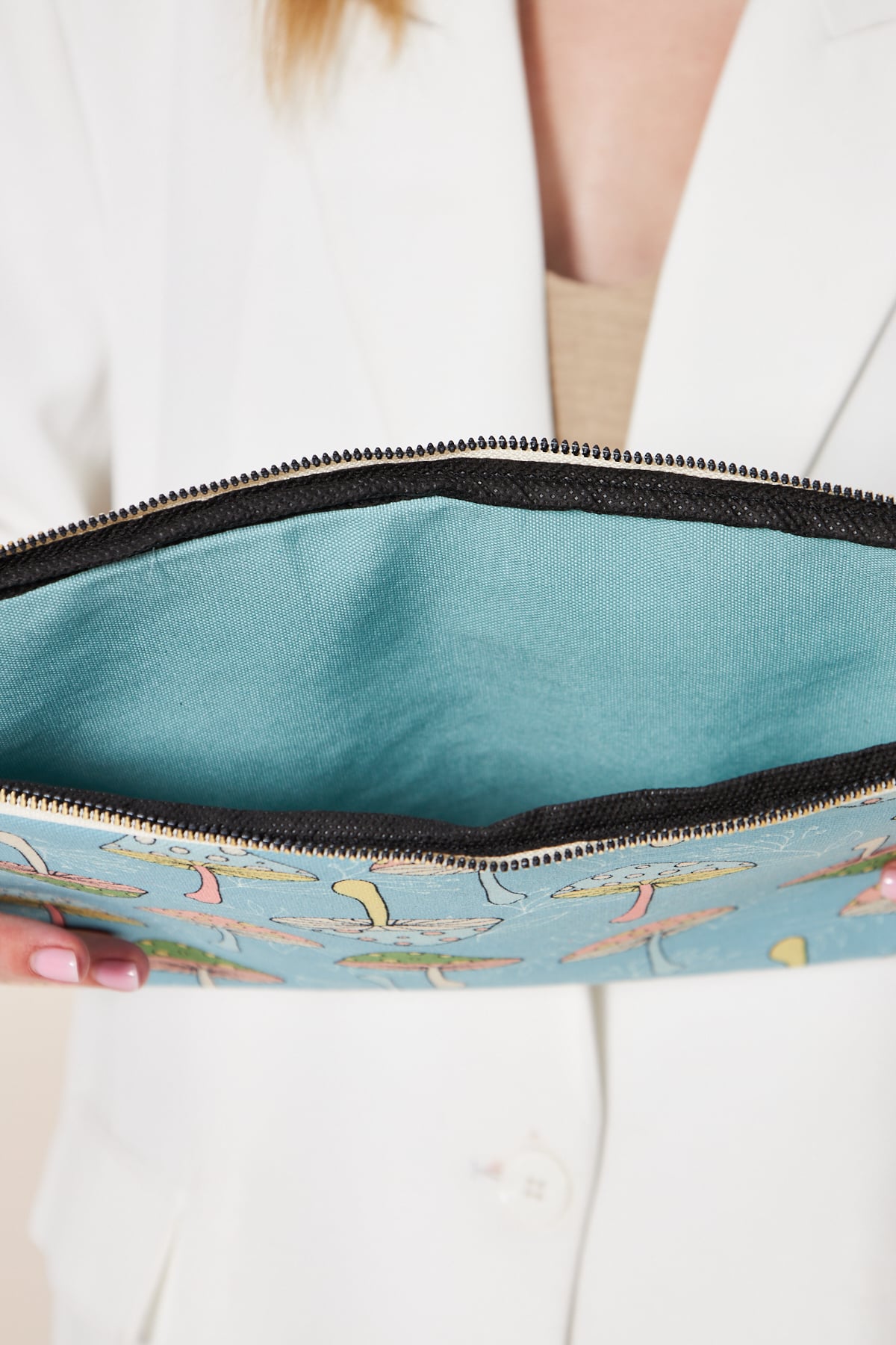 WOLF & ROCK MUSHROOM NOTEBOOK CASE 13''-14''