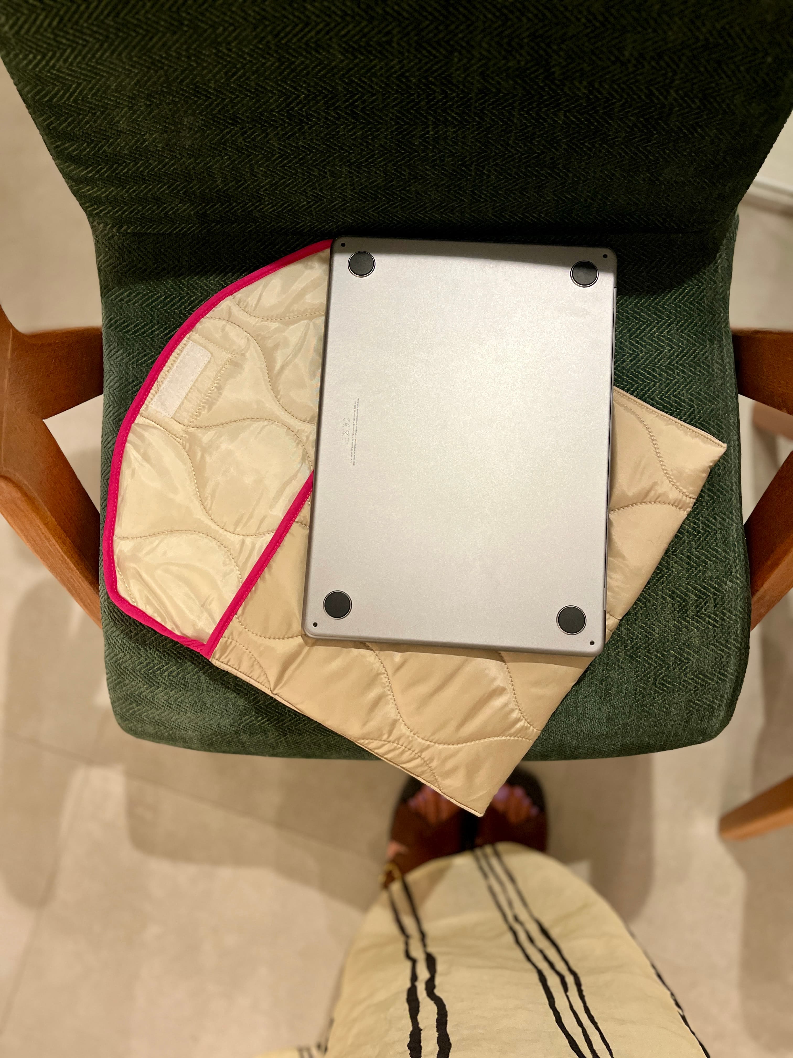 13''-14'' Bej Kapitone Pembe Detaylı Notebook/tablet Uyumlu Su Geçirmez Kılıf