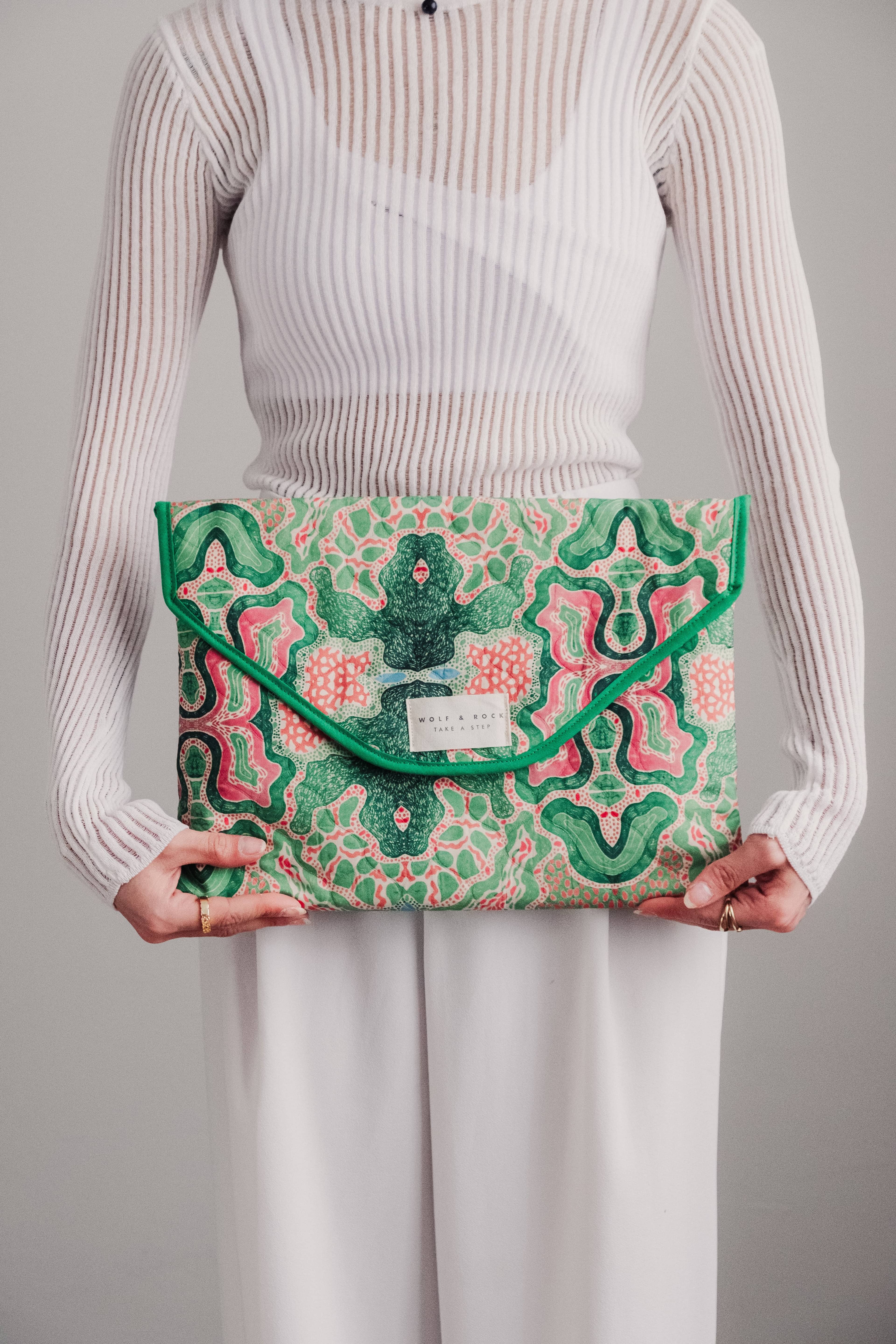Paloma Green -Wolf&Rock Yeşil Desenli Notebook/tablet Kılıfı 13''-14''-15'' Uyumlu