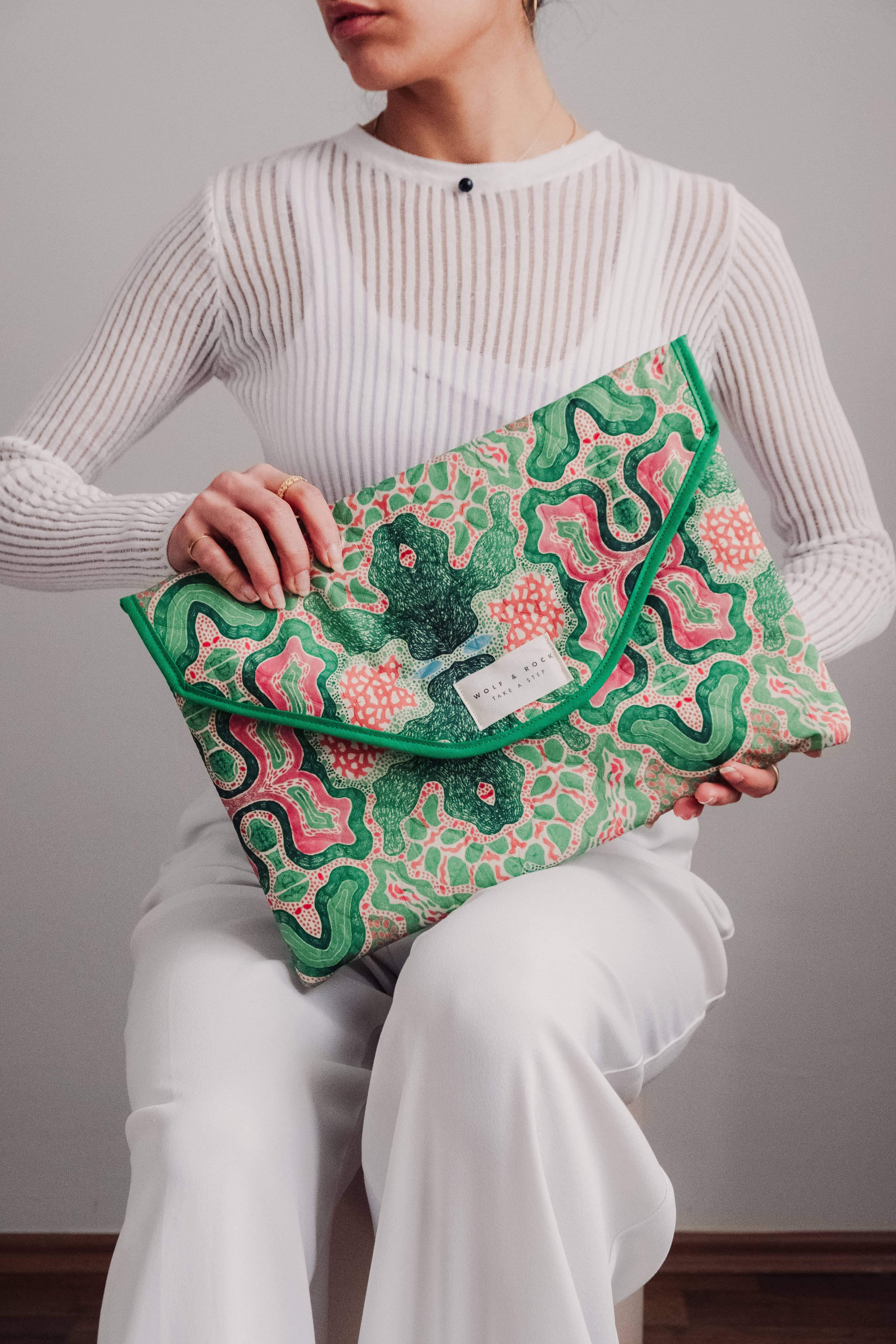 Paloma Green -Wolf&Rock Yeşil Desenli Notebook/tablet Kılıfı 13''-14''-15'' Uyumlu - 13"-14"