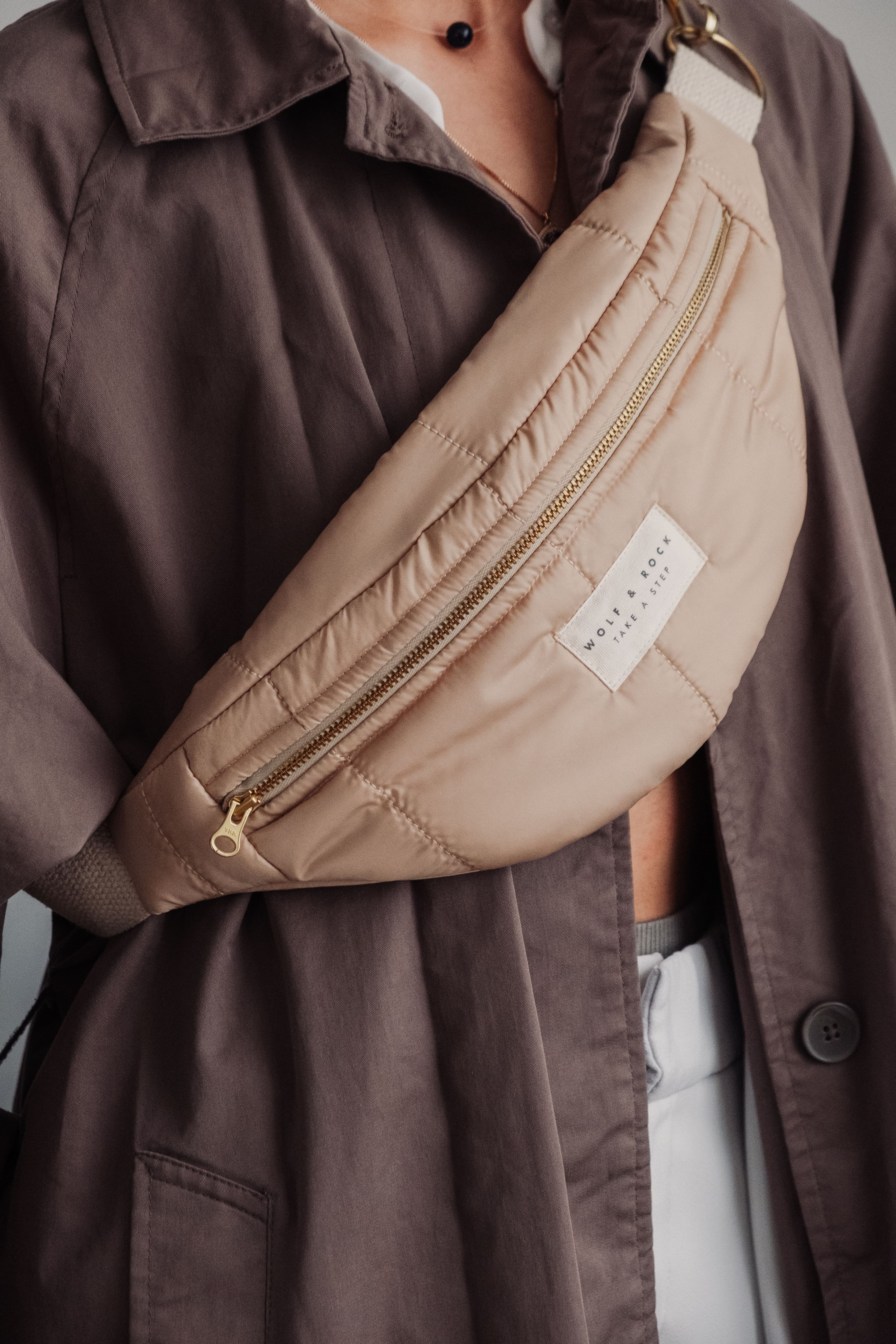 Wolf&Rock Line Sand Freebag / Gold Detaylı Krem Kapitone Kumaş Bel ve Omuz Çantası