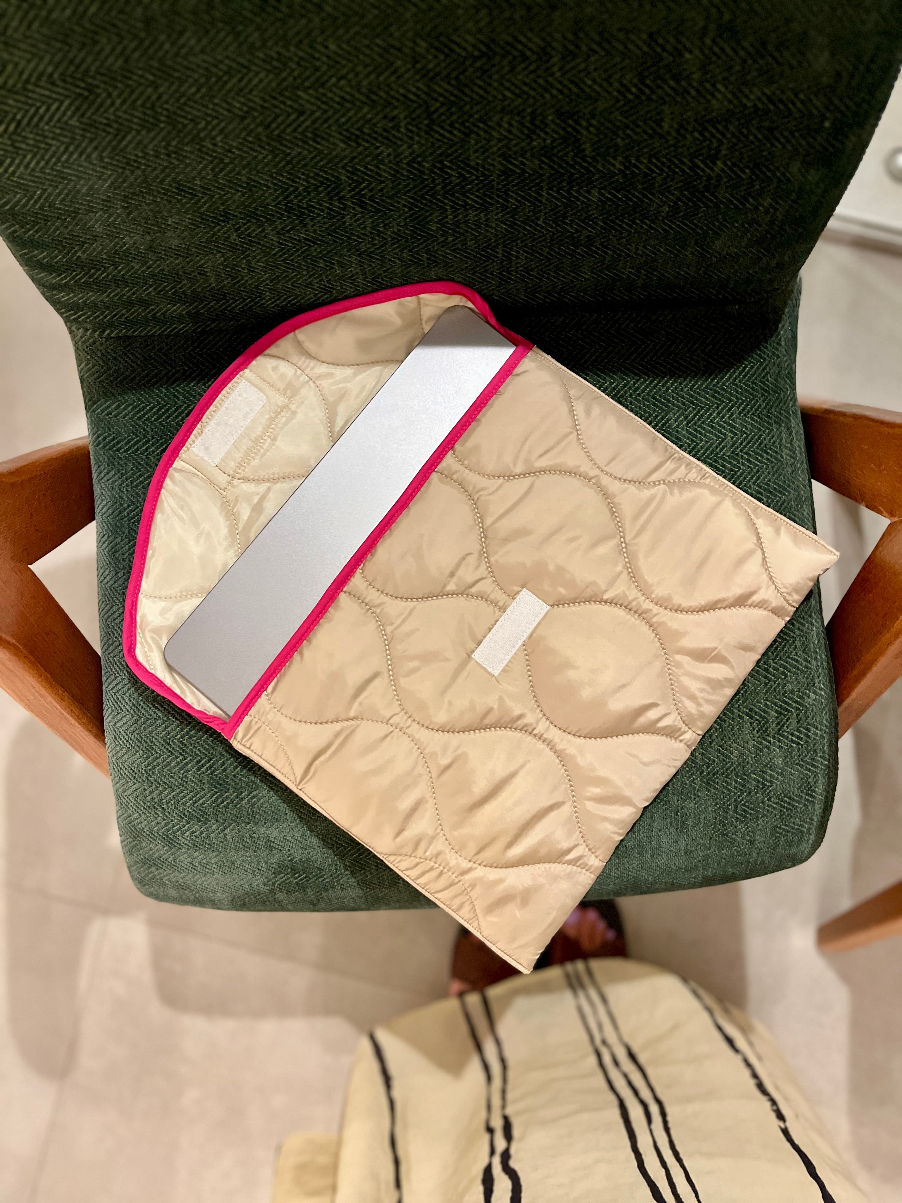 13''-14'' Bej Kapitone Pembe Detaylı Notebook/tablet Uyumlu Su Geçirmez Kılıf