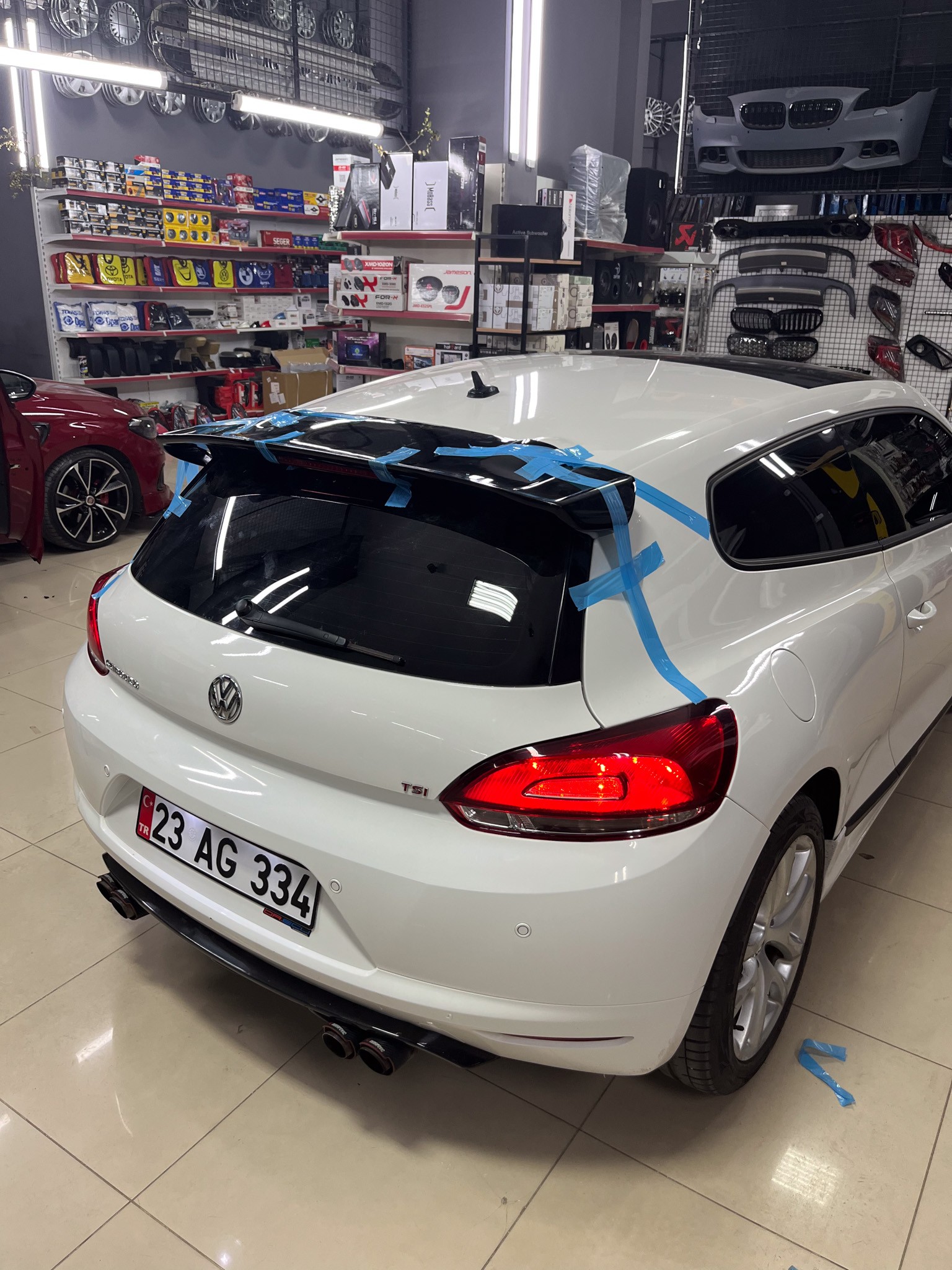 VOLKSWAGEN SCİROCCO SPOİLER BOYALI