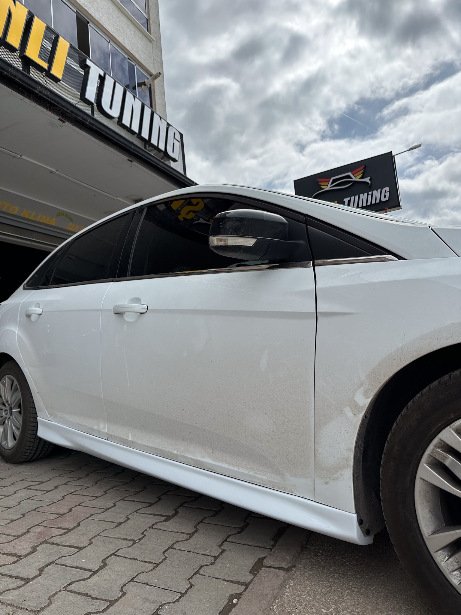 FORD FOCUS 3 BODY KİT SETİ BOYALI ( PLASTİK )
