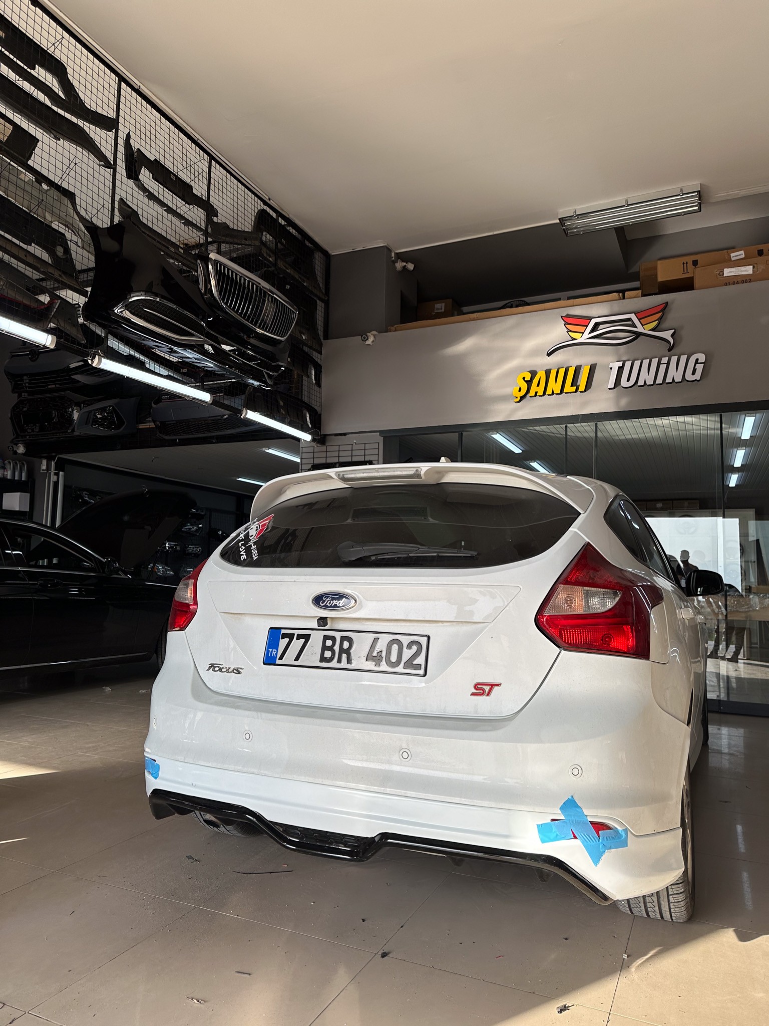 FORD FOCUS 3 ARKA EK BOYALI ( PLASTİK )