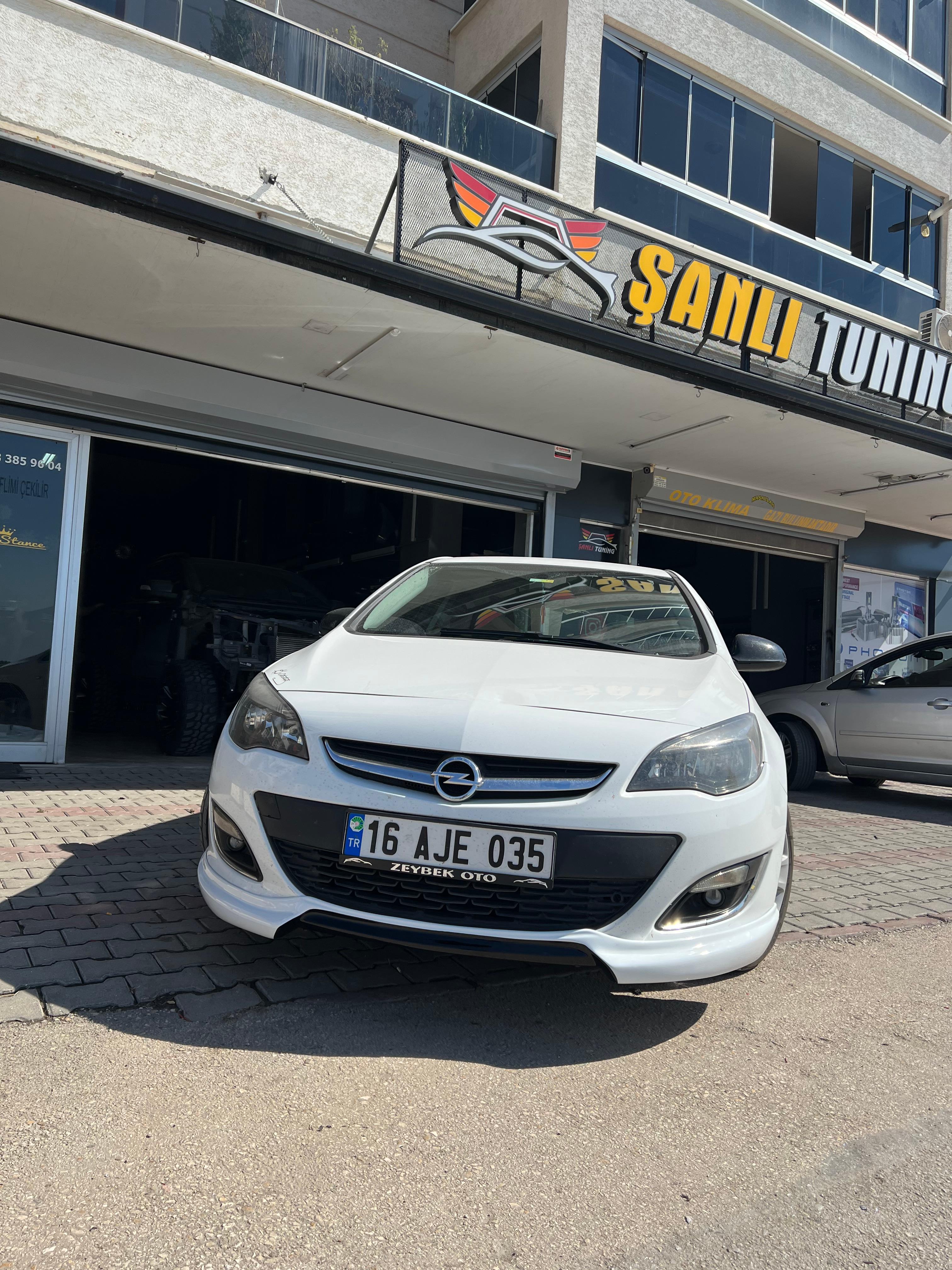 OPEL ASTRA ÖN EK BOYALI PLASTİK ( PLASTİK )