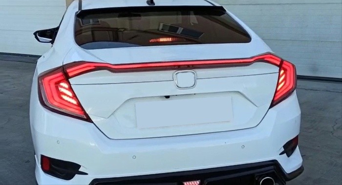 CIVIC FC5 2016-2021 IÇIN UYUMLU HAREKETLI SINYALLI LED STOP VE SPOILER TAKIMI KIRMIZI