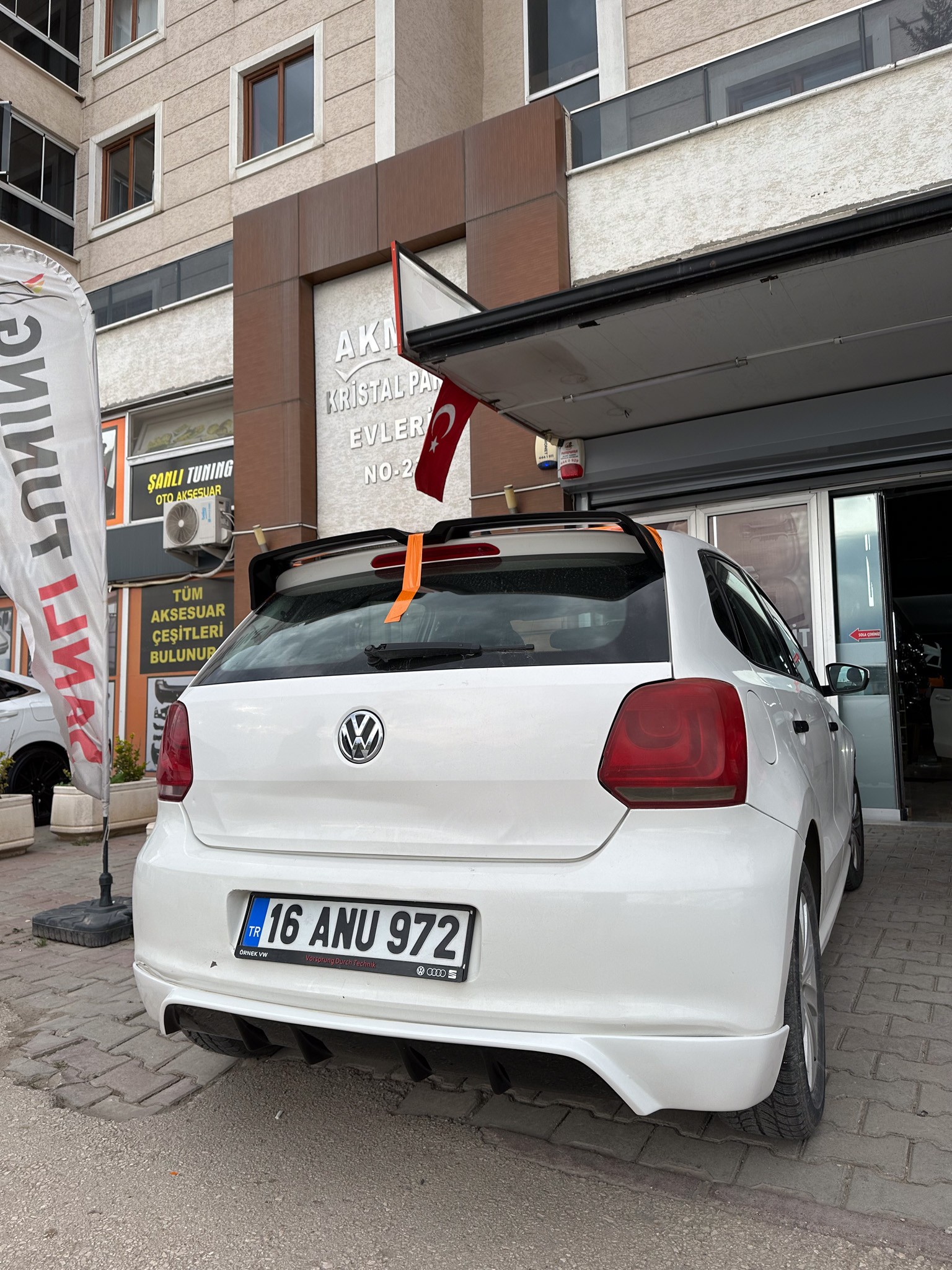 VOLKSWAGEN POLO SPOİLER BOYALI