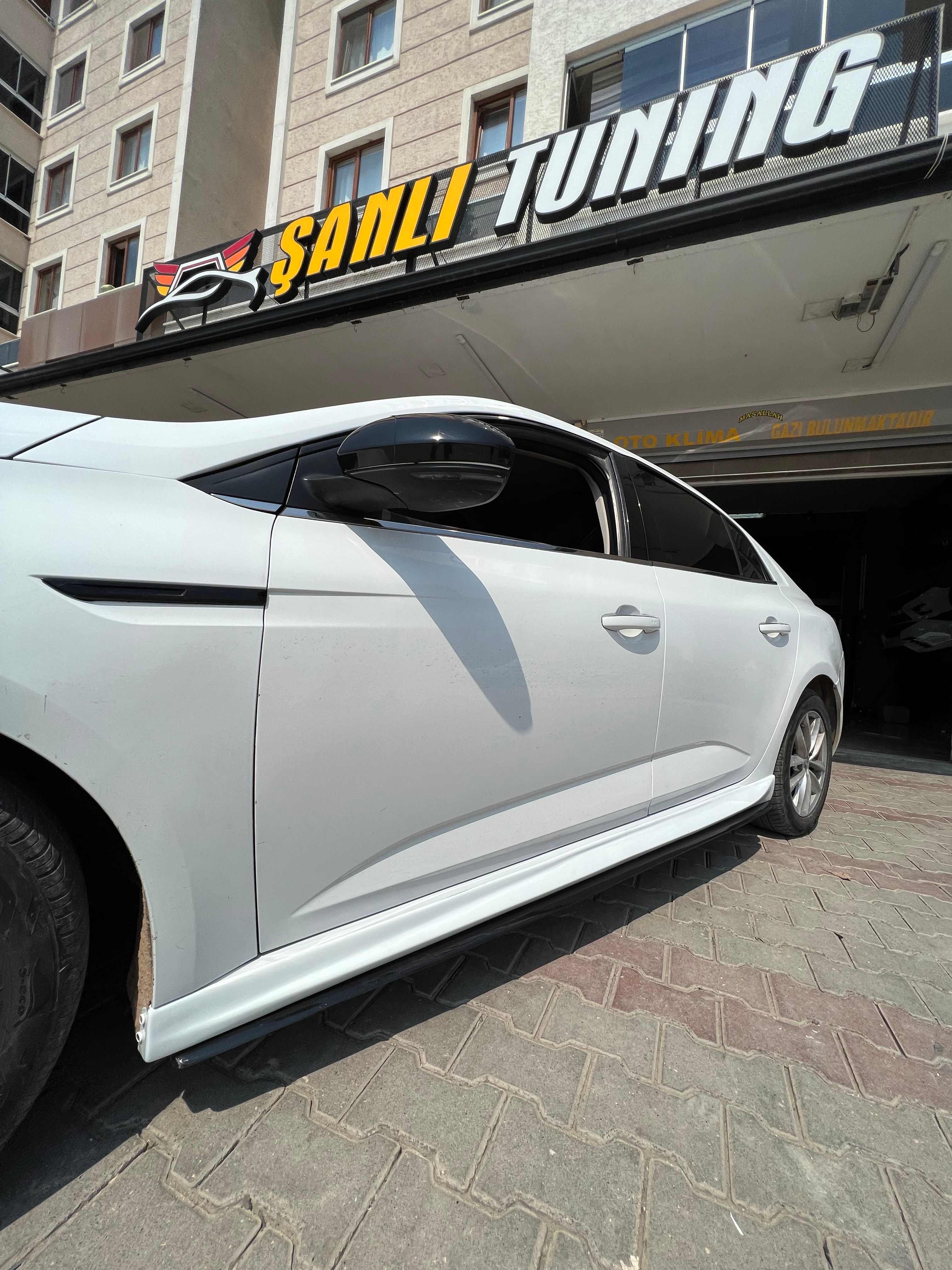 MEGANE 4 BODY KİT BOYALI ( PLASTİK )