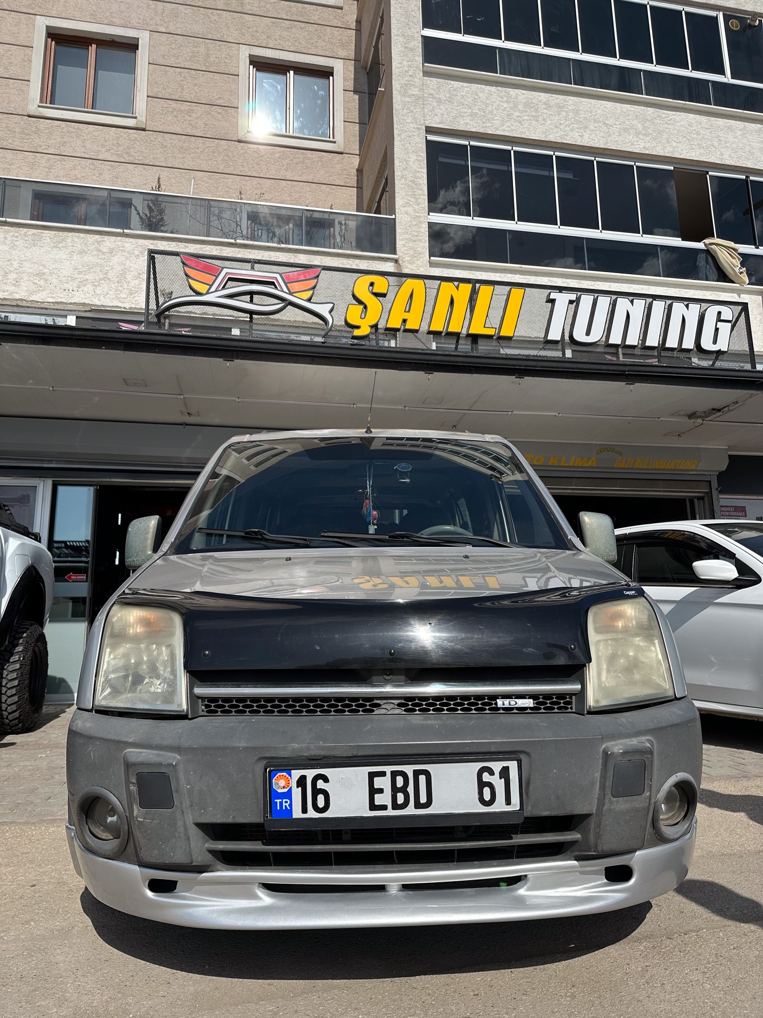 FORD CONNECT BODY KİT SETİ BOYALI  ( PLASTİK )