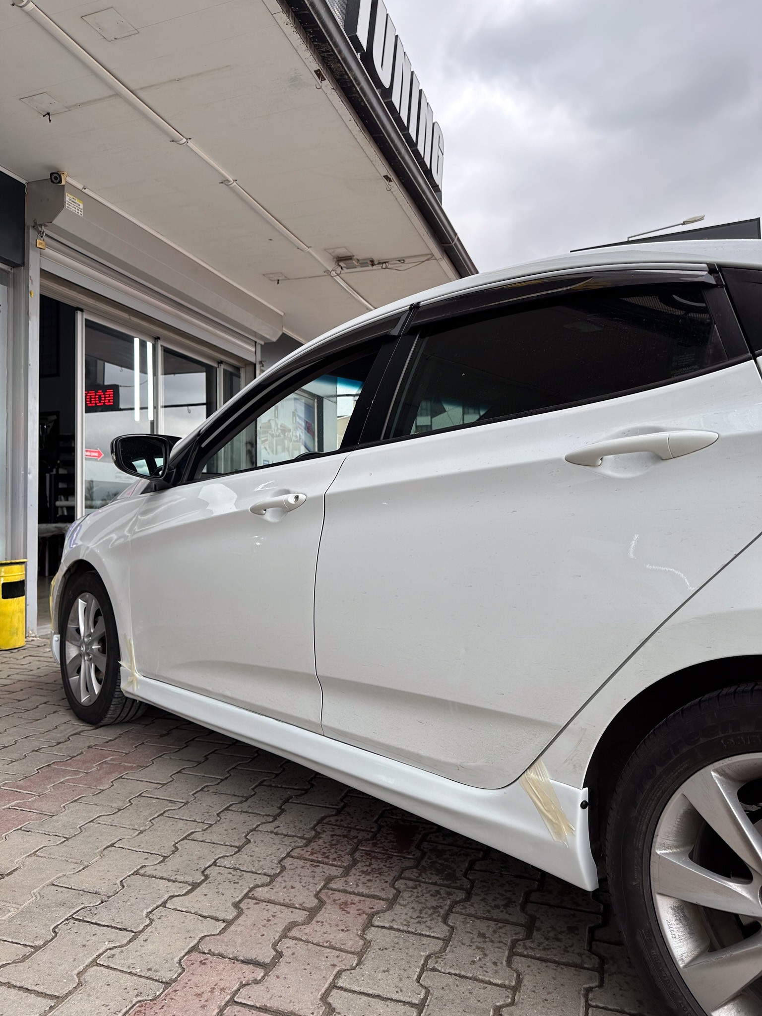 HYUNDAİ ACCENT BLUE BODY KİT SETİ BOYALI ( PLASTİK )