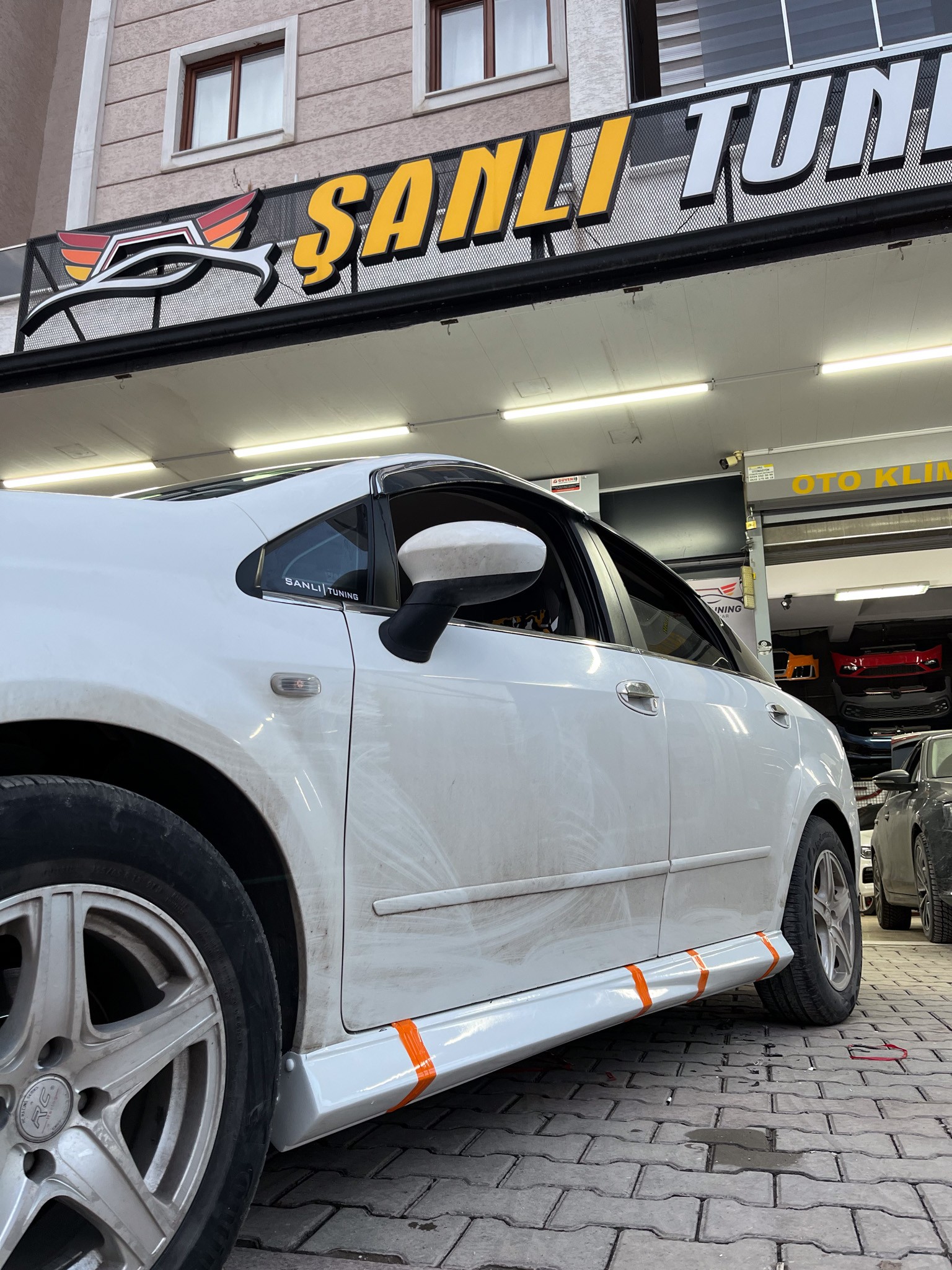 FİAT LİNEA MARŞPİYEL SETİ BOYALI ( PLASTİK ) 