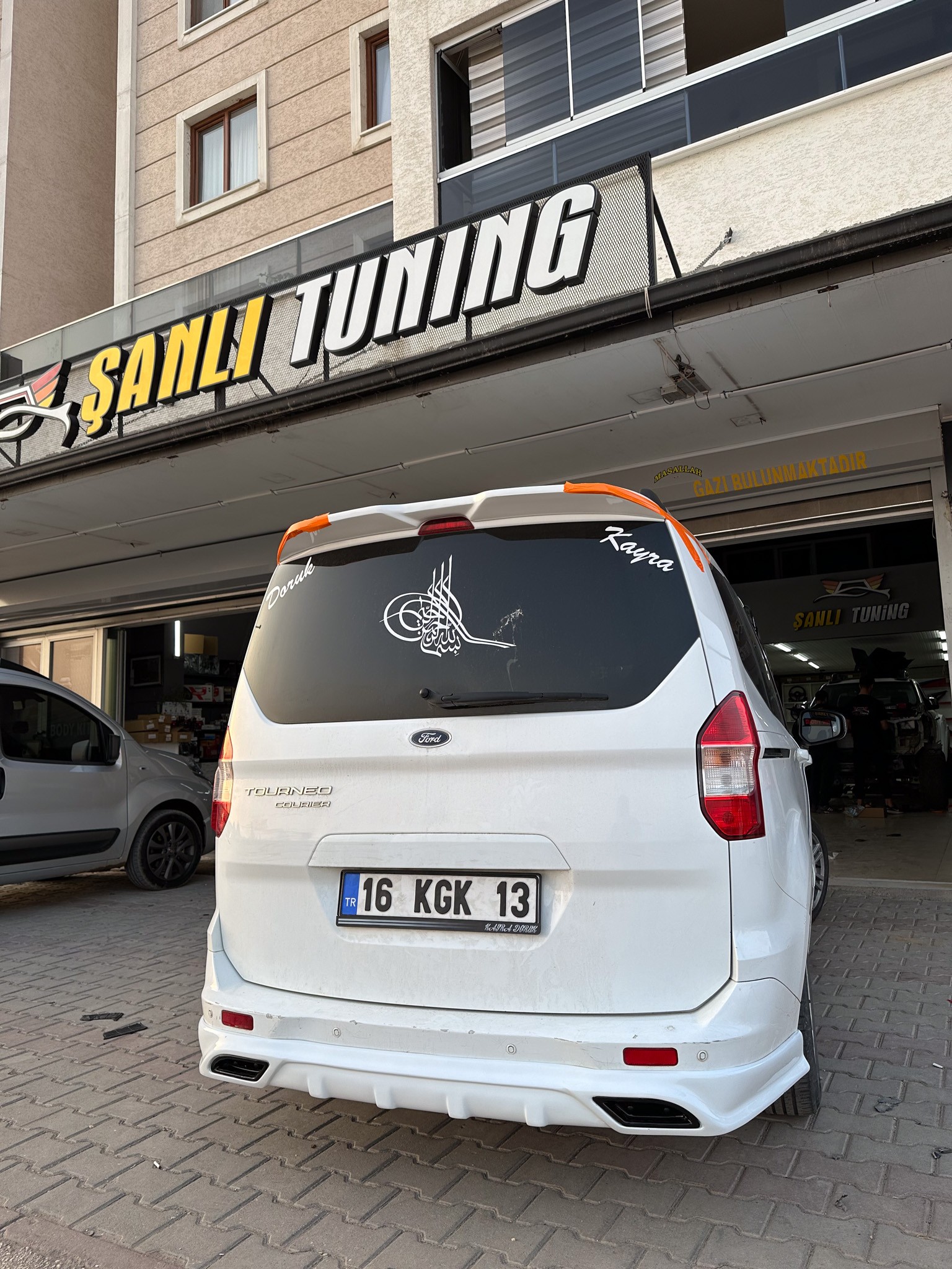 FORD COURİER ARKA EK BOYALI ( PLASTİK )