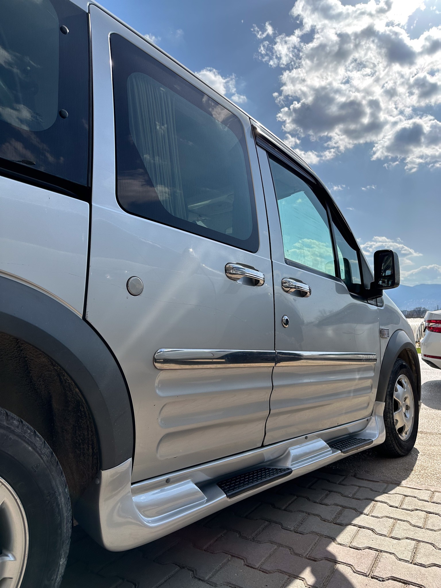 FORD CONNECT BODY KİT SETİ BOYALI  ( PLASTİK )