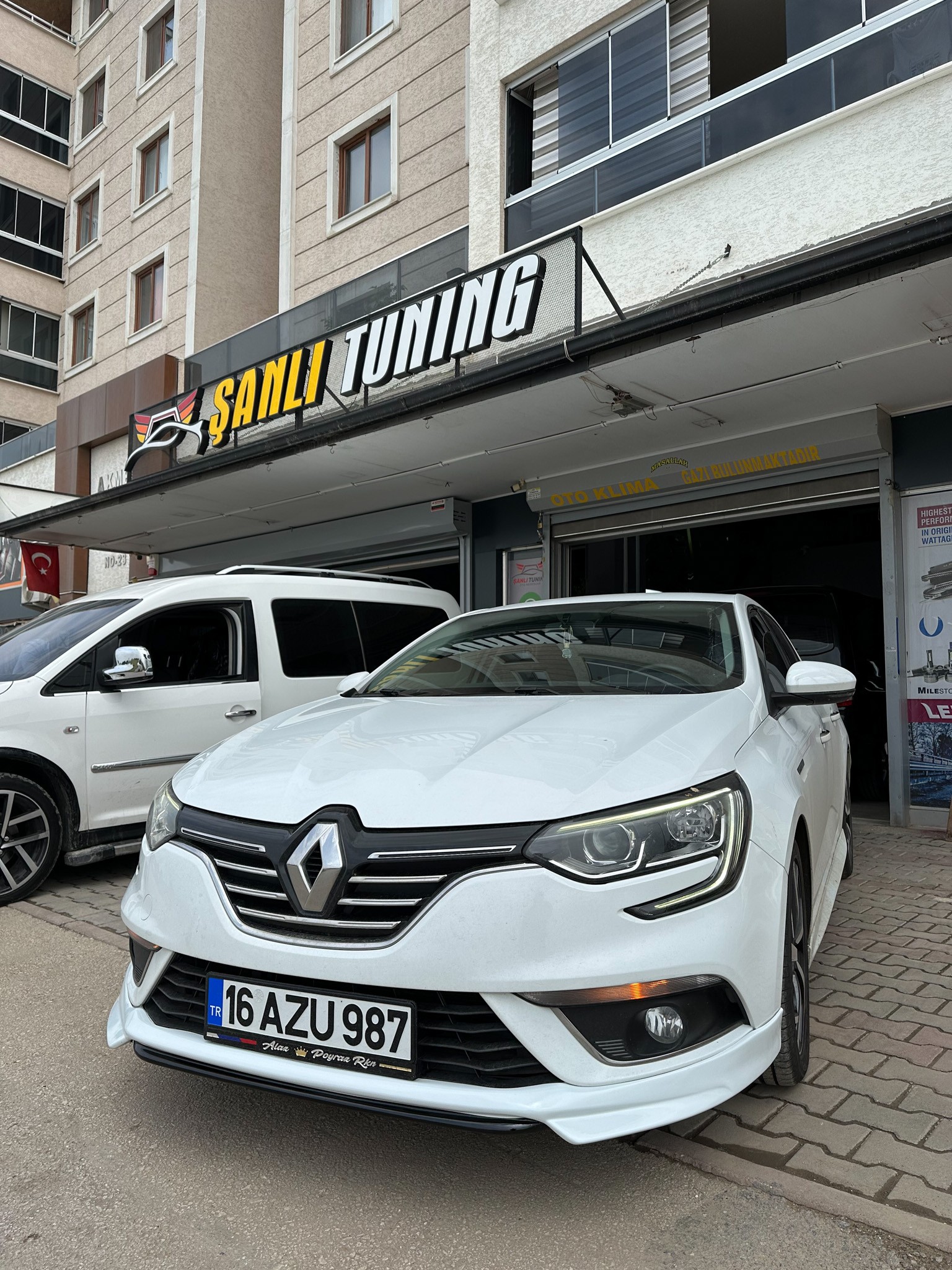 RENAULT MEGANE 4 ÖN EK BOYALI ( PLASTİK )