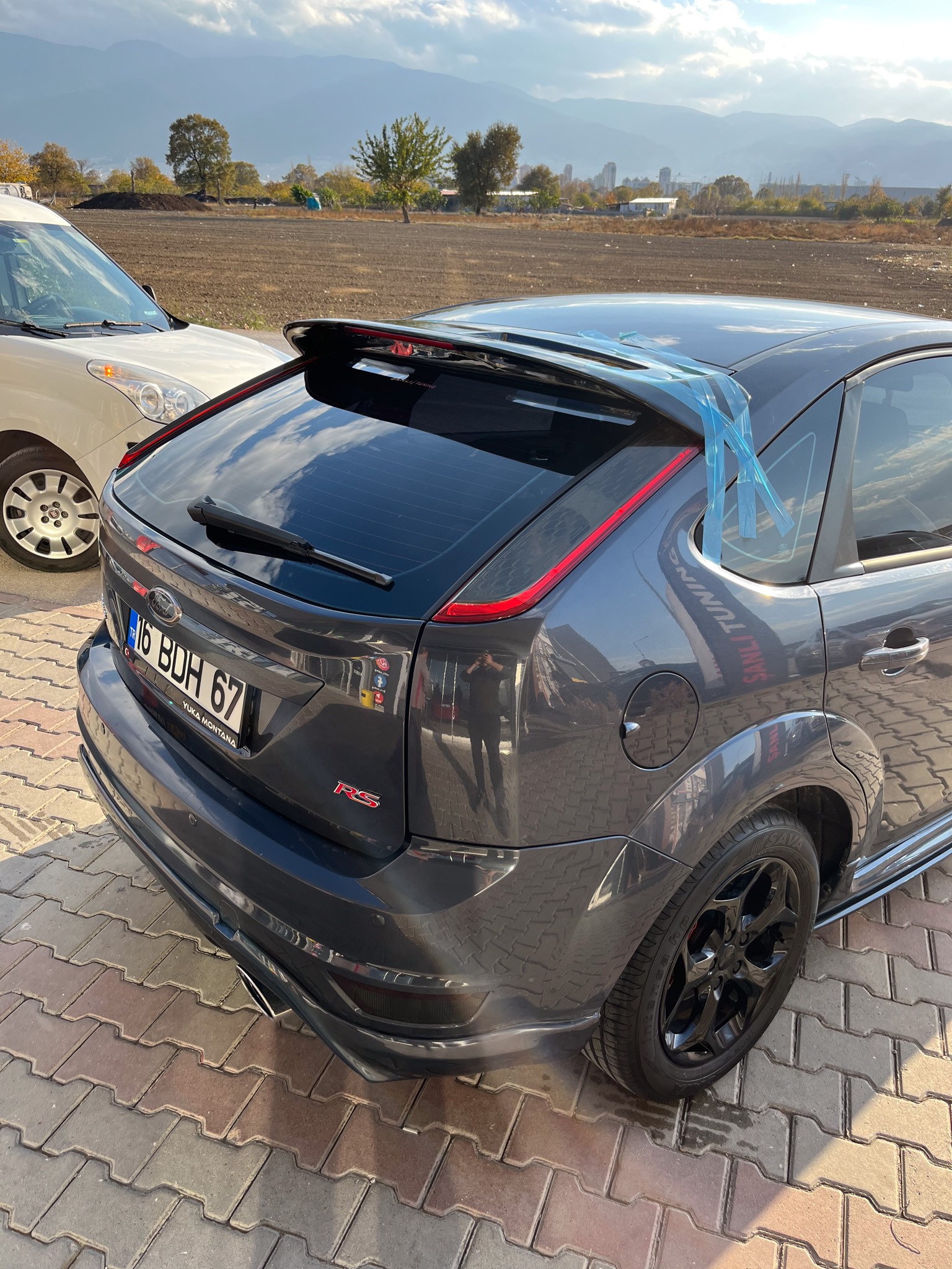 FORD FOCUS 2.5 SPOİLER BOYALI ( PLASTİK )