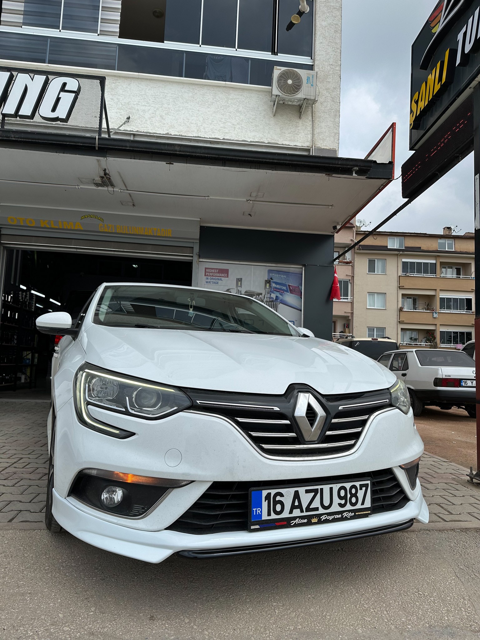RENAULT MEGANE 4 ÖN EK BOYALI ( PLASTİK )