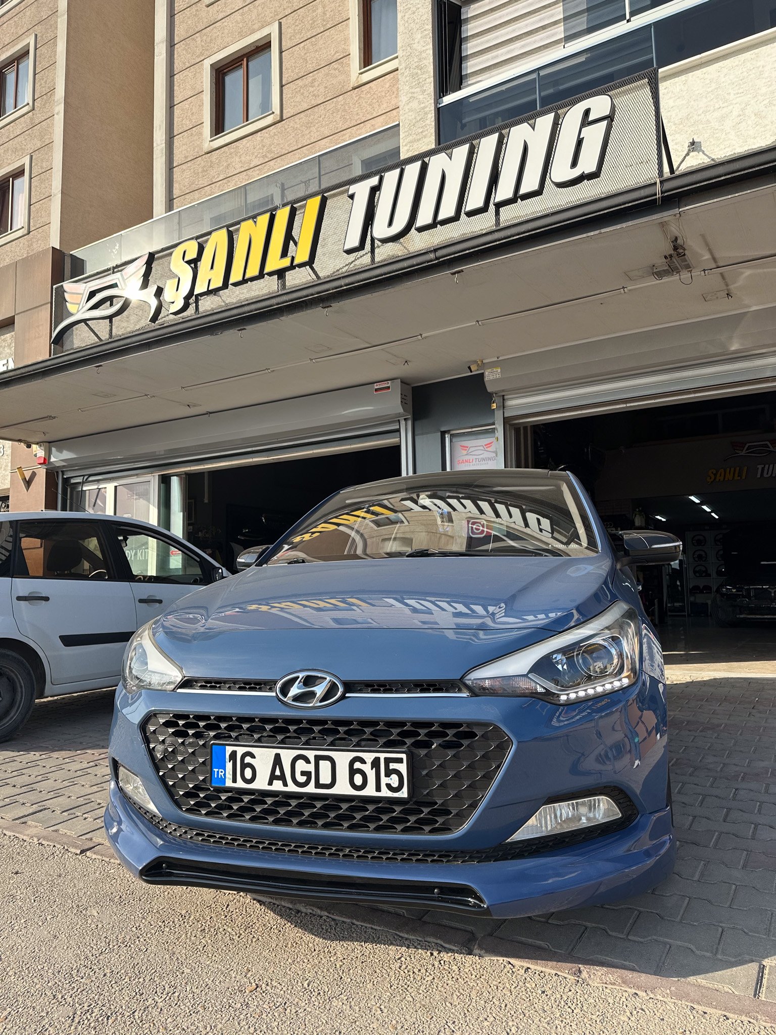 HYUNDAİ İ20 ÖN EK BOYALI ( PLASTİK )