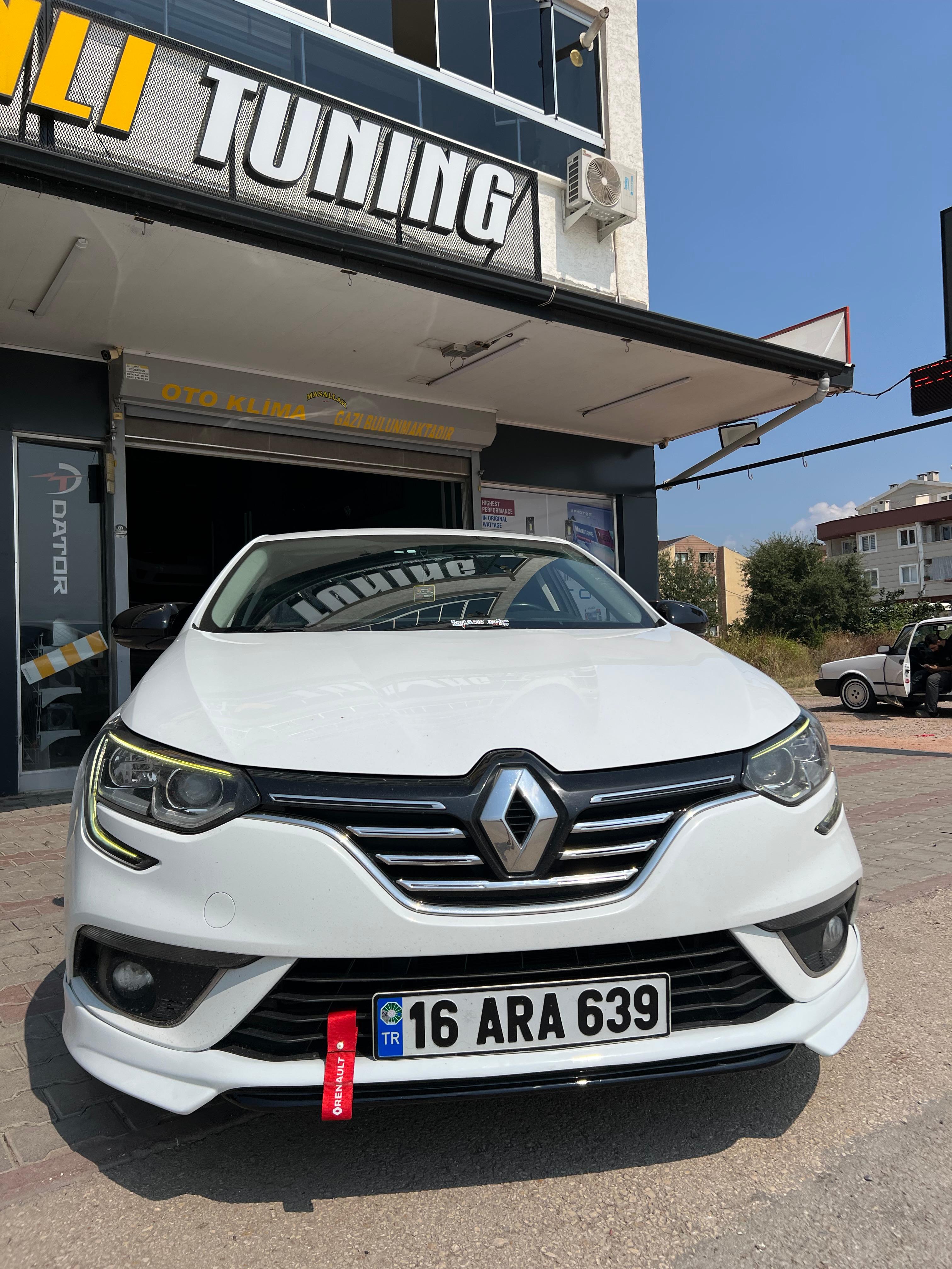 MEGANE 4 BODY KİT BOYALI ( PLASTİK )