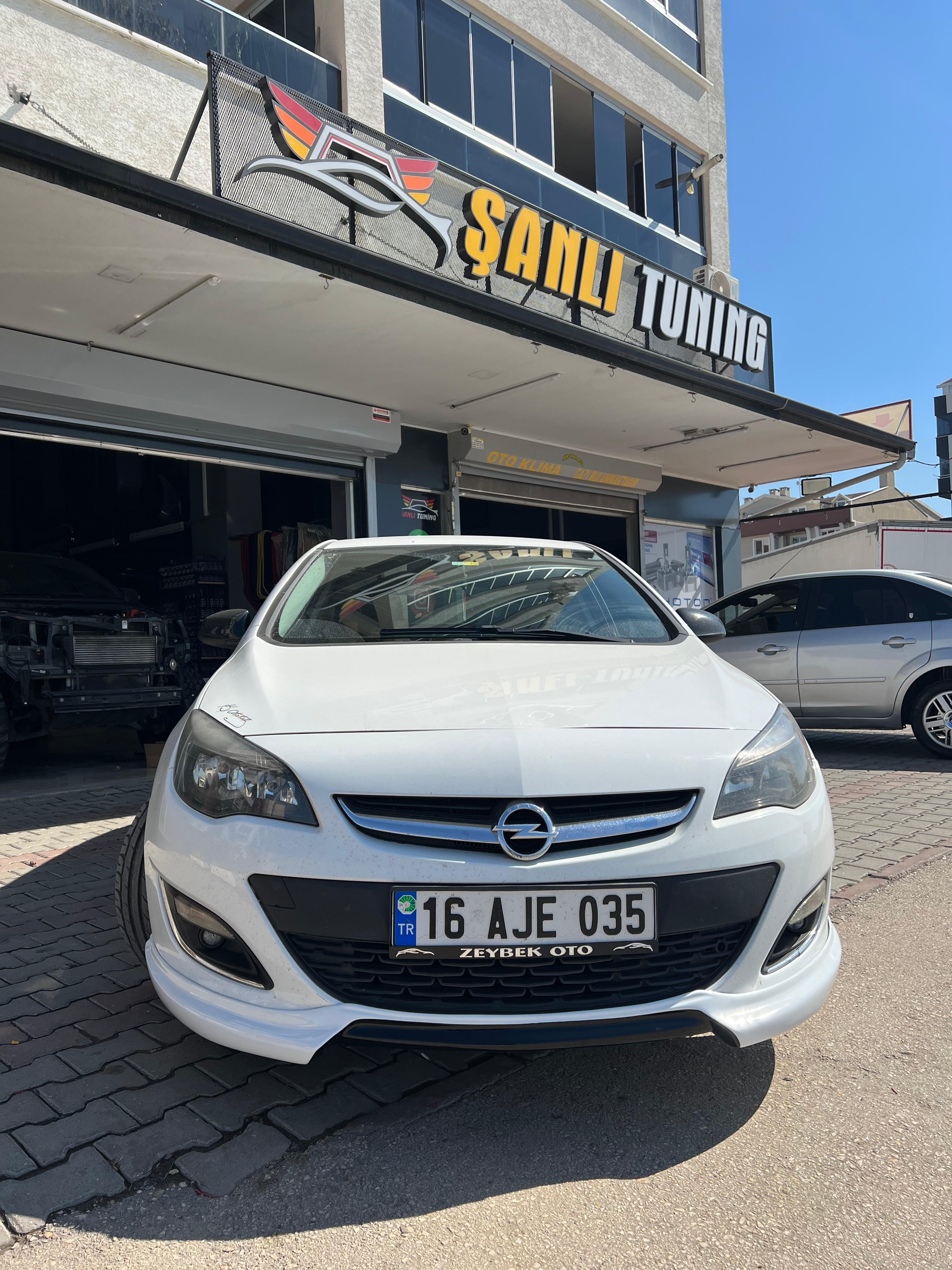 OPEL ASTRA ÖN EK BOYALI PLASTİK ( PLASTİK )