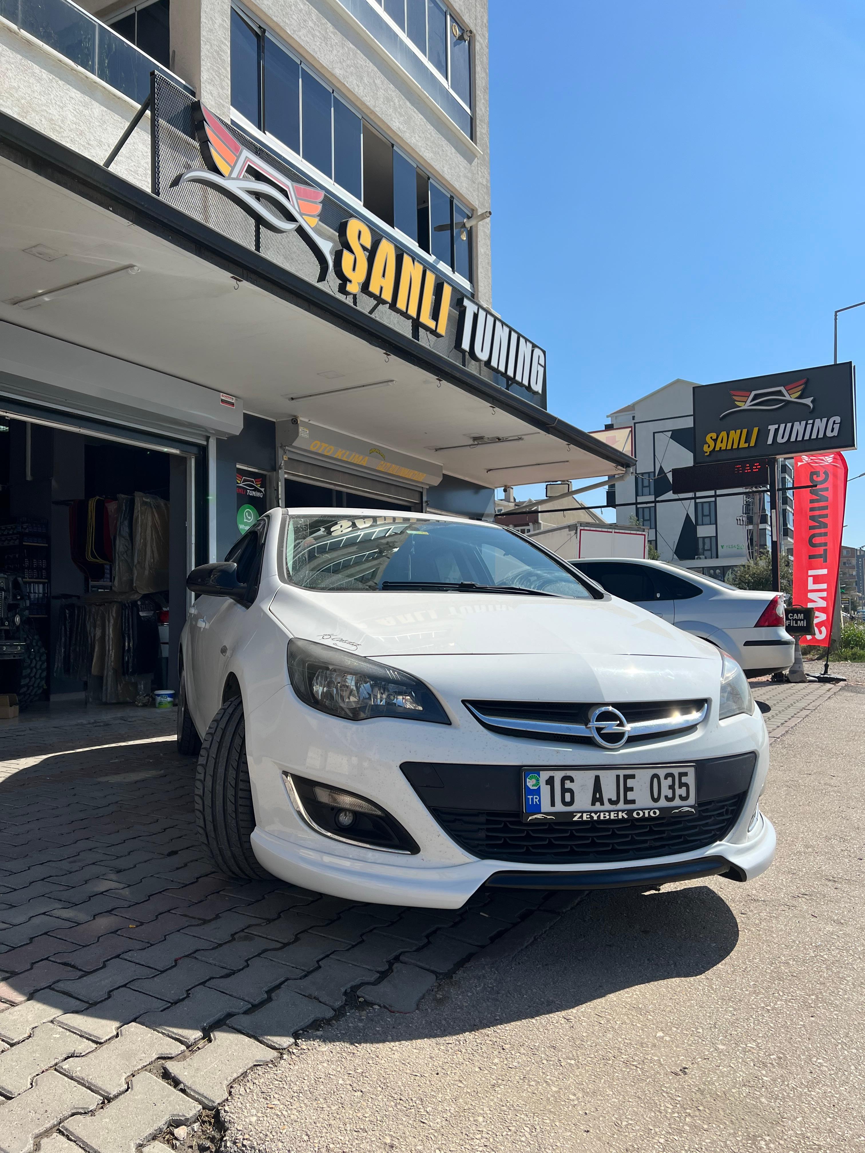 OPEL ASTRA ÖN EK BOYALI PLASTİK ( PLASTİK )