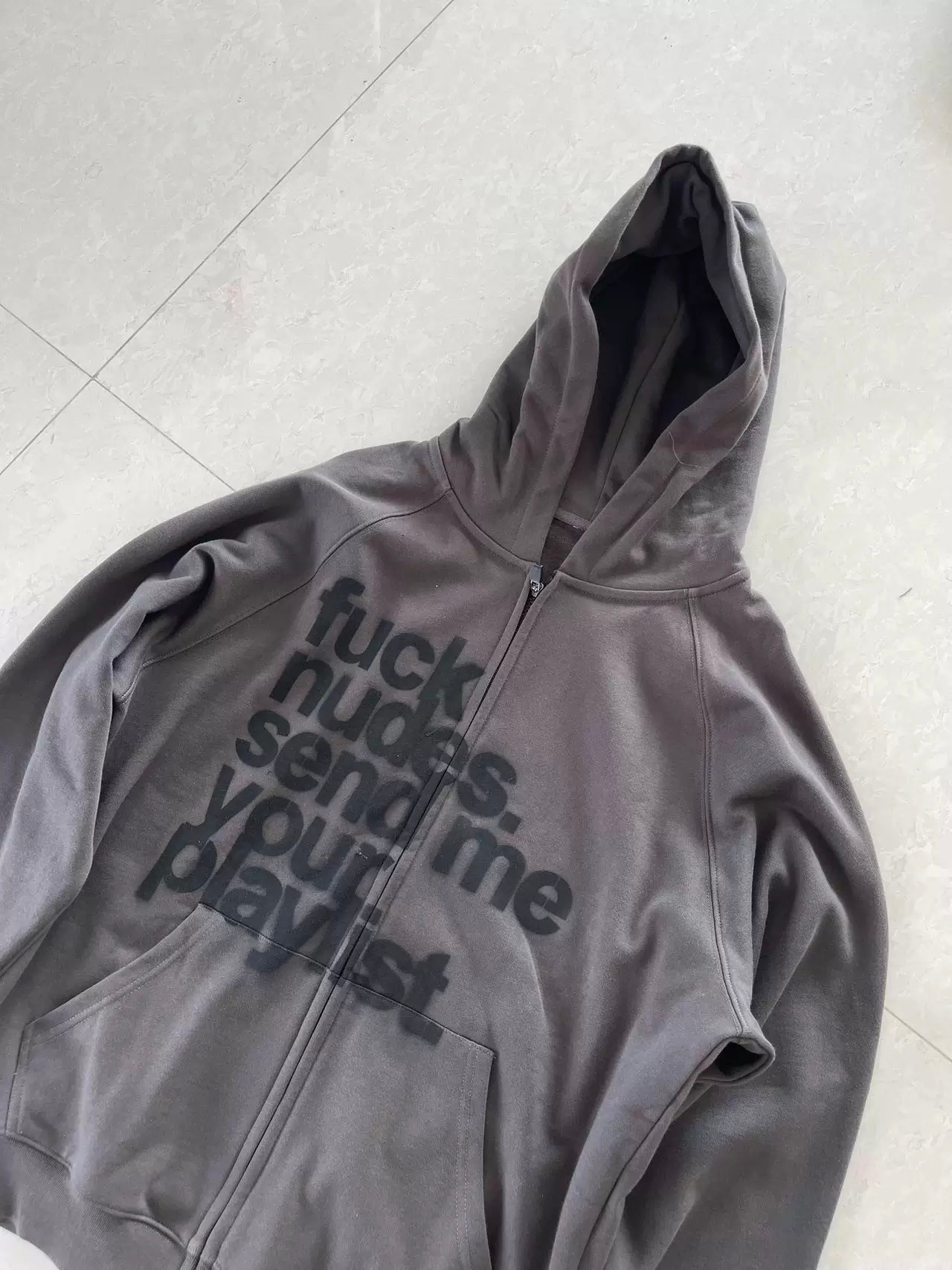 Kapüşonlu Baskılı Fermuarlı Hoodie