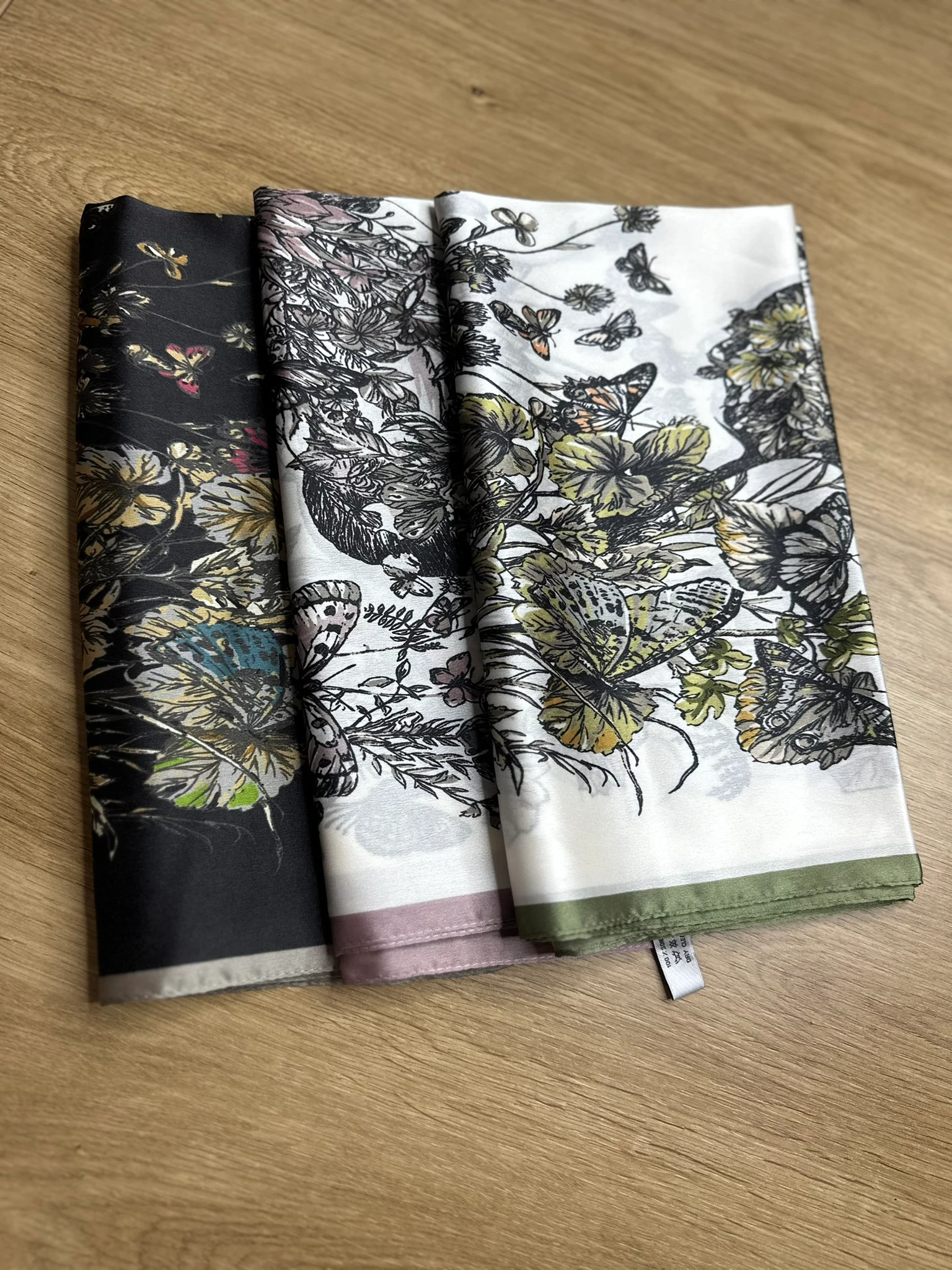 Christian Dior Çiçek Desen Vual İpek Şal