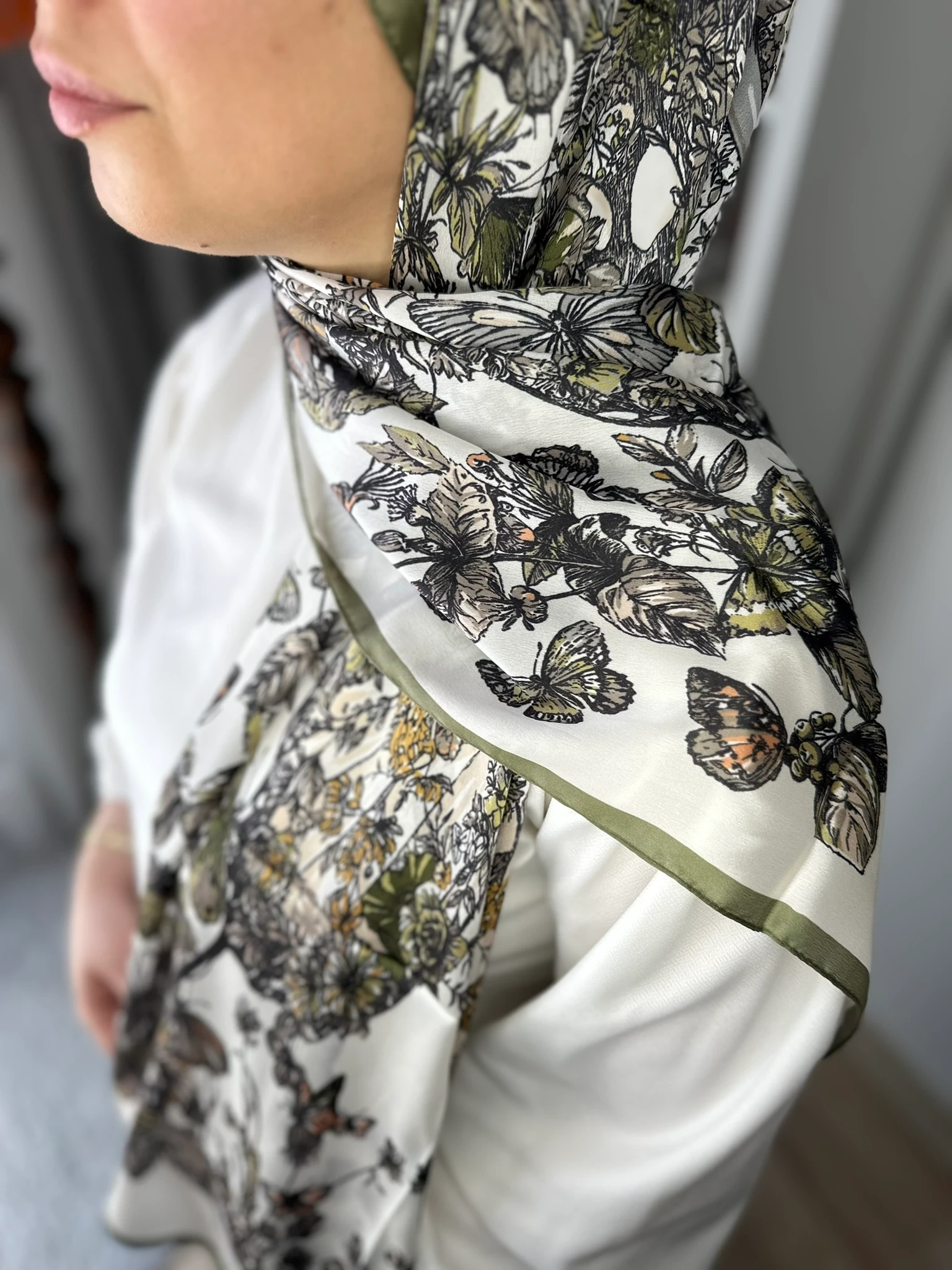 Christian Dior Çiçek Desen Vual İpek Şal