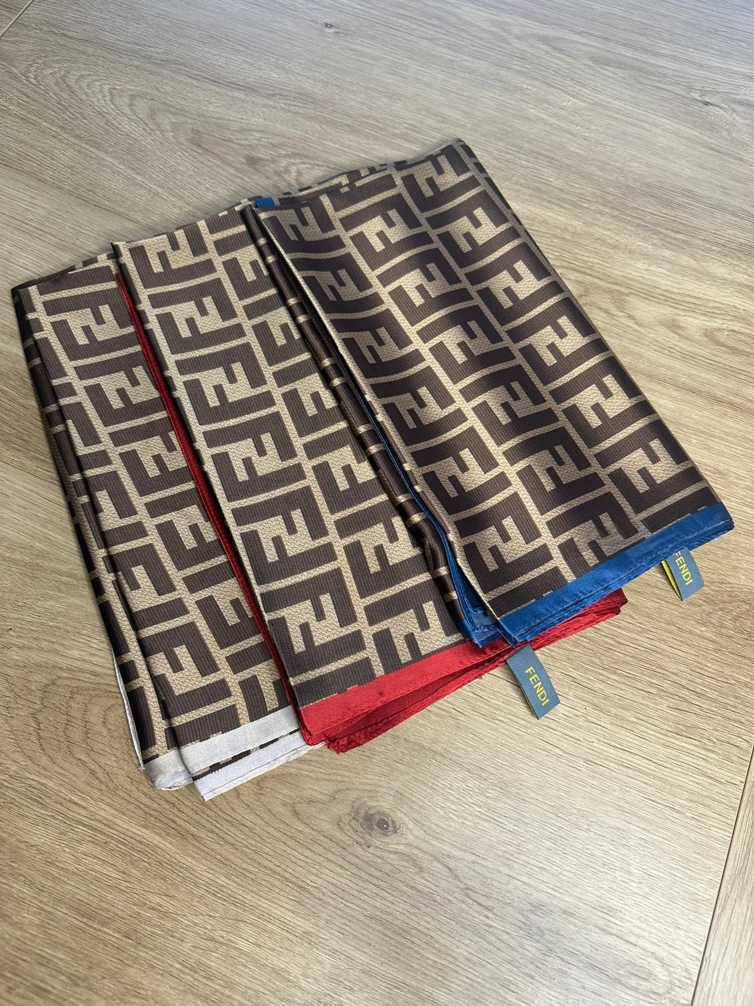 Fendi Vual İpek Şal - Kırmızı